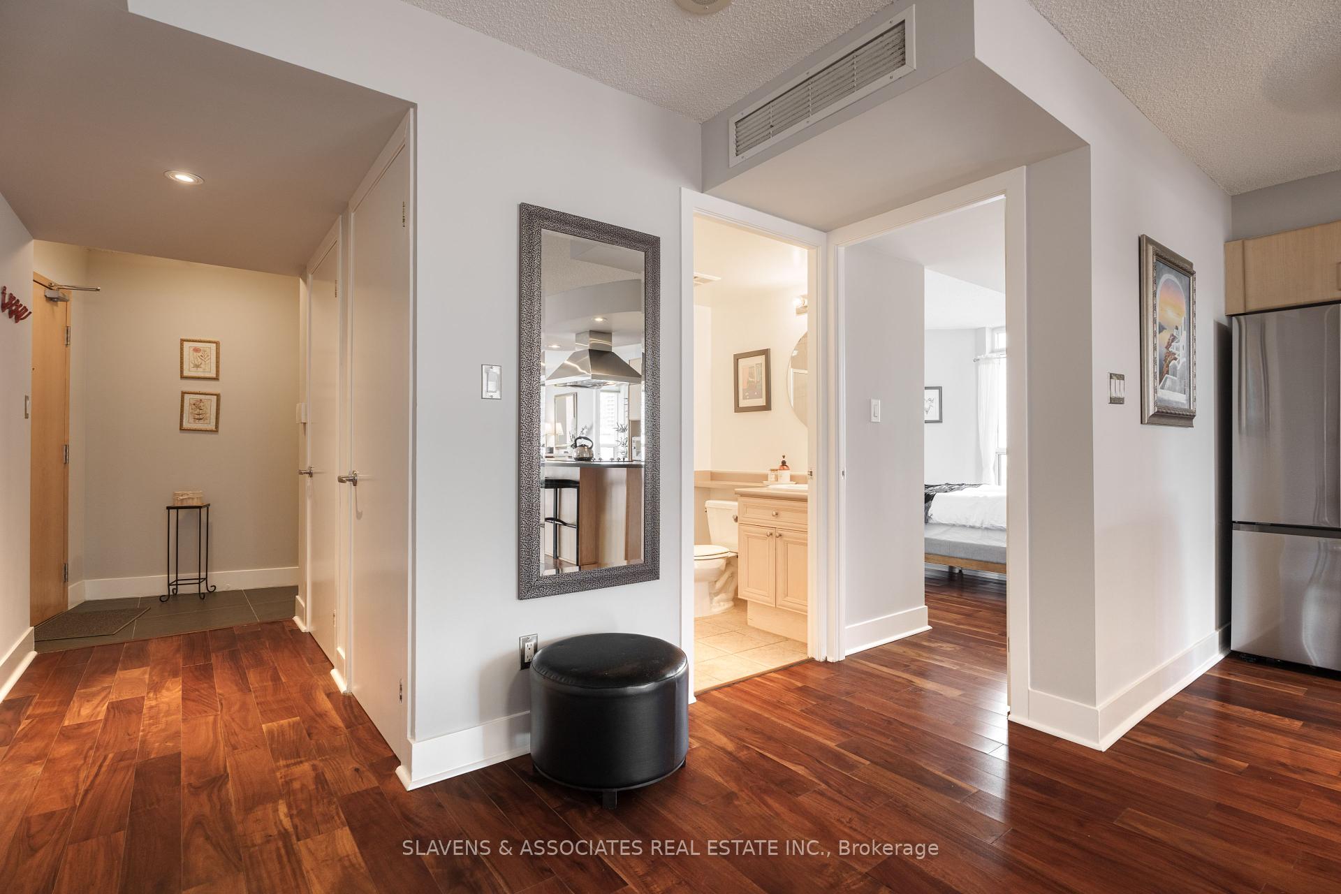 2 Bedrooms Condo at 550 Queens,  Toronto For sale