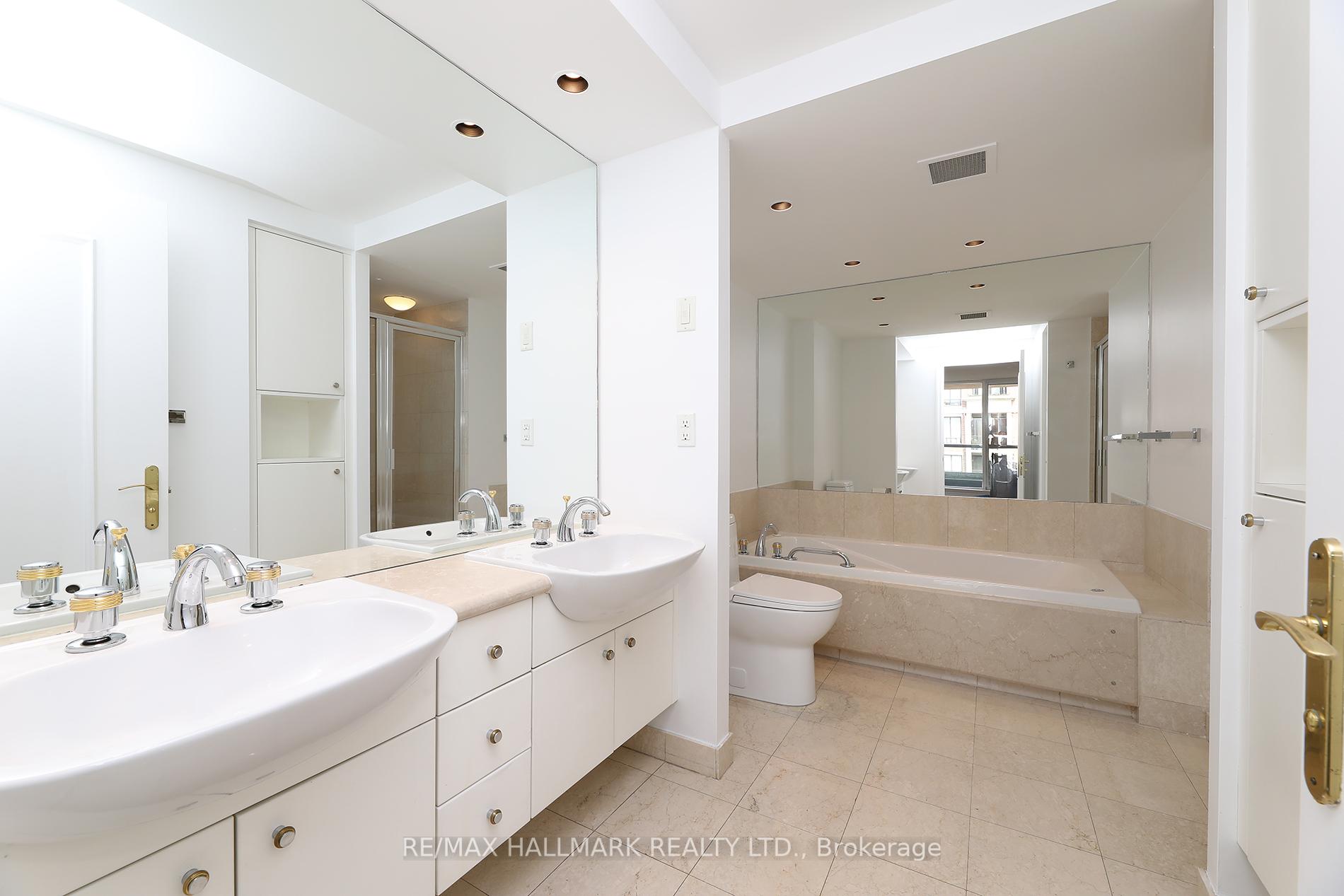 2 Bedrooms Condo at 2727 Yonge, Toronto For sale