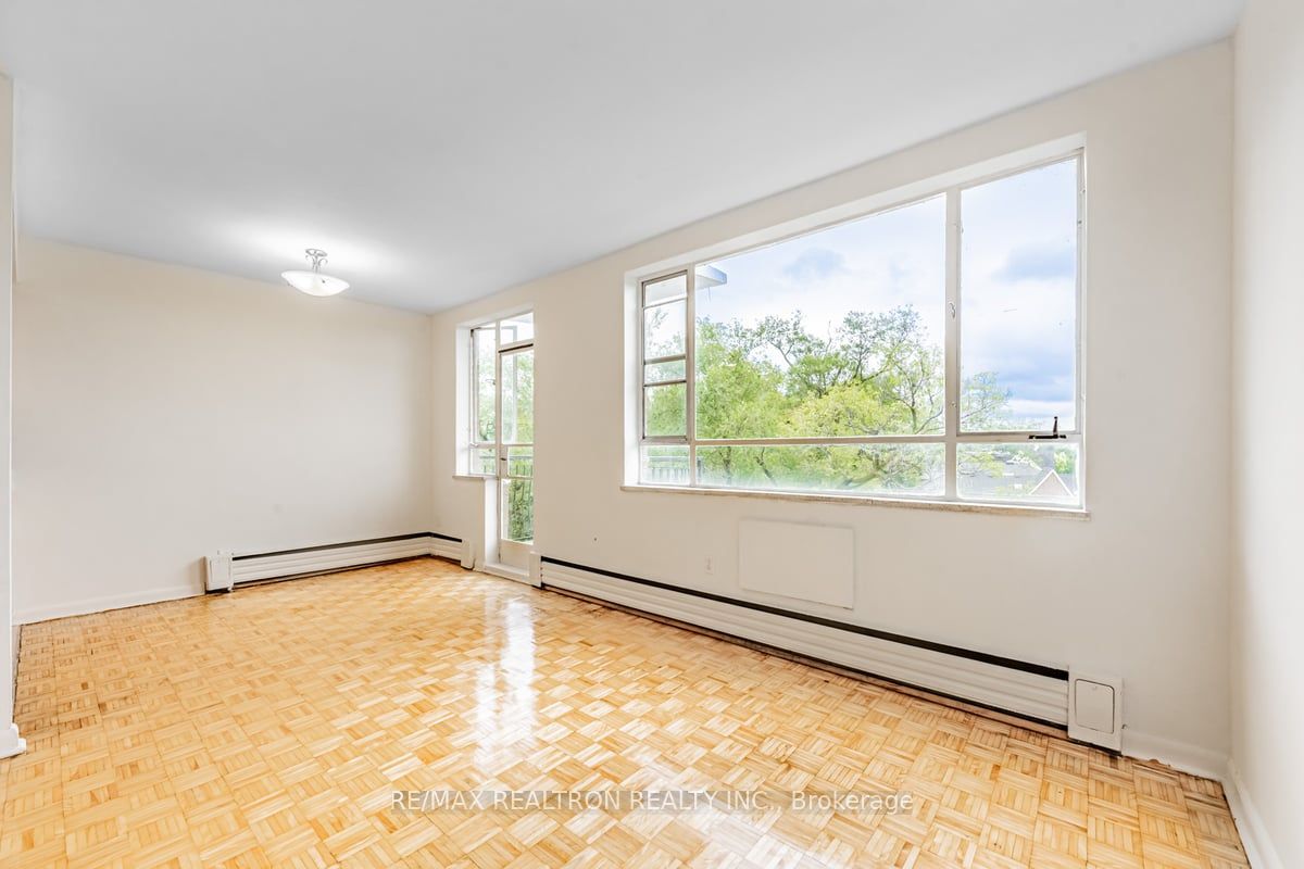 2895 Bathurst Street, #107