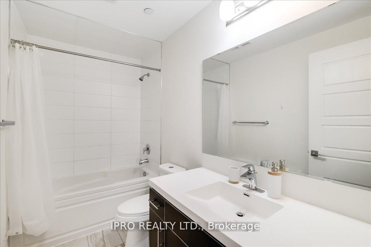 2 Bedrooms Condo at 3028 Creekshore, Oakville For sale