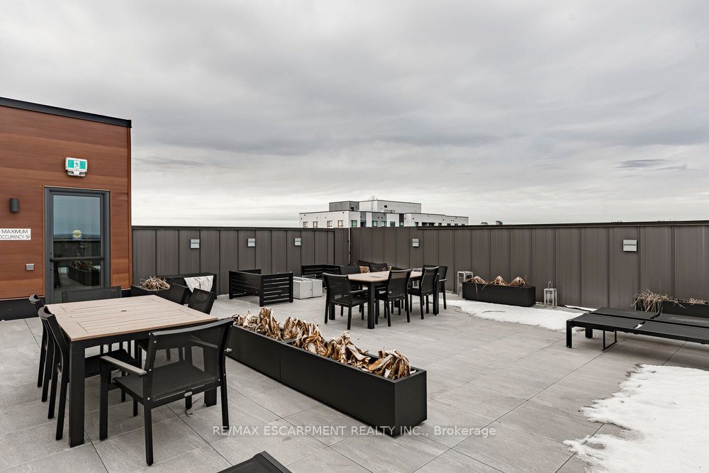 95 Dundas Street W, #003