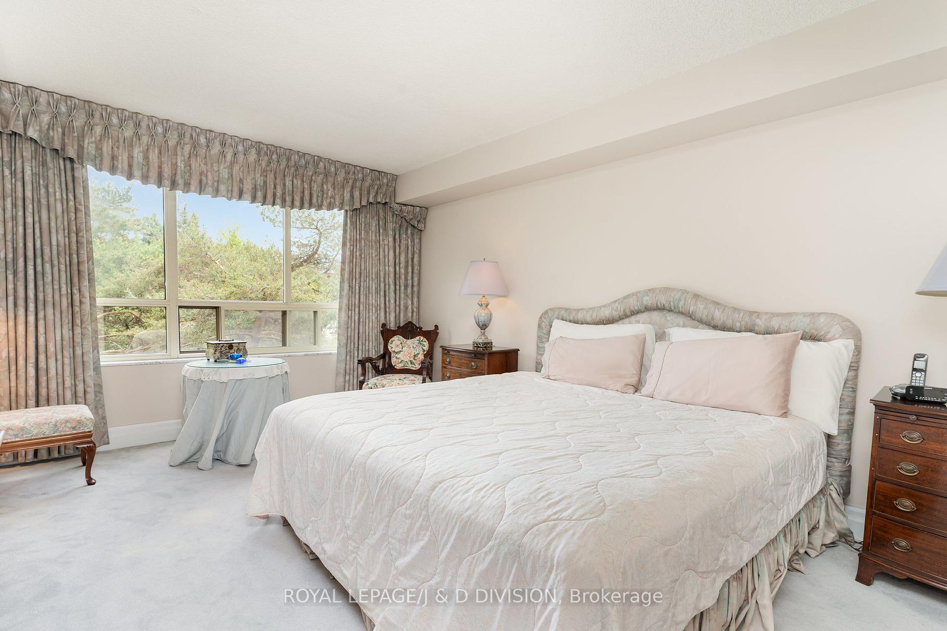 3 Bedrooms Condo at 225 The Donway, Toronto For sale
