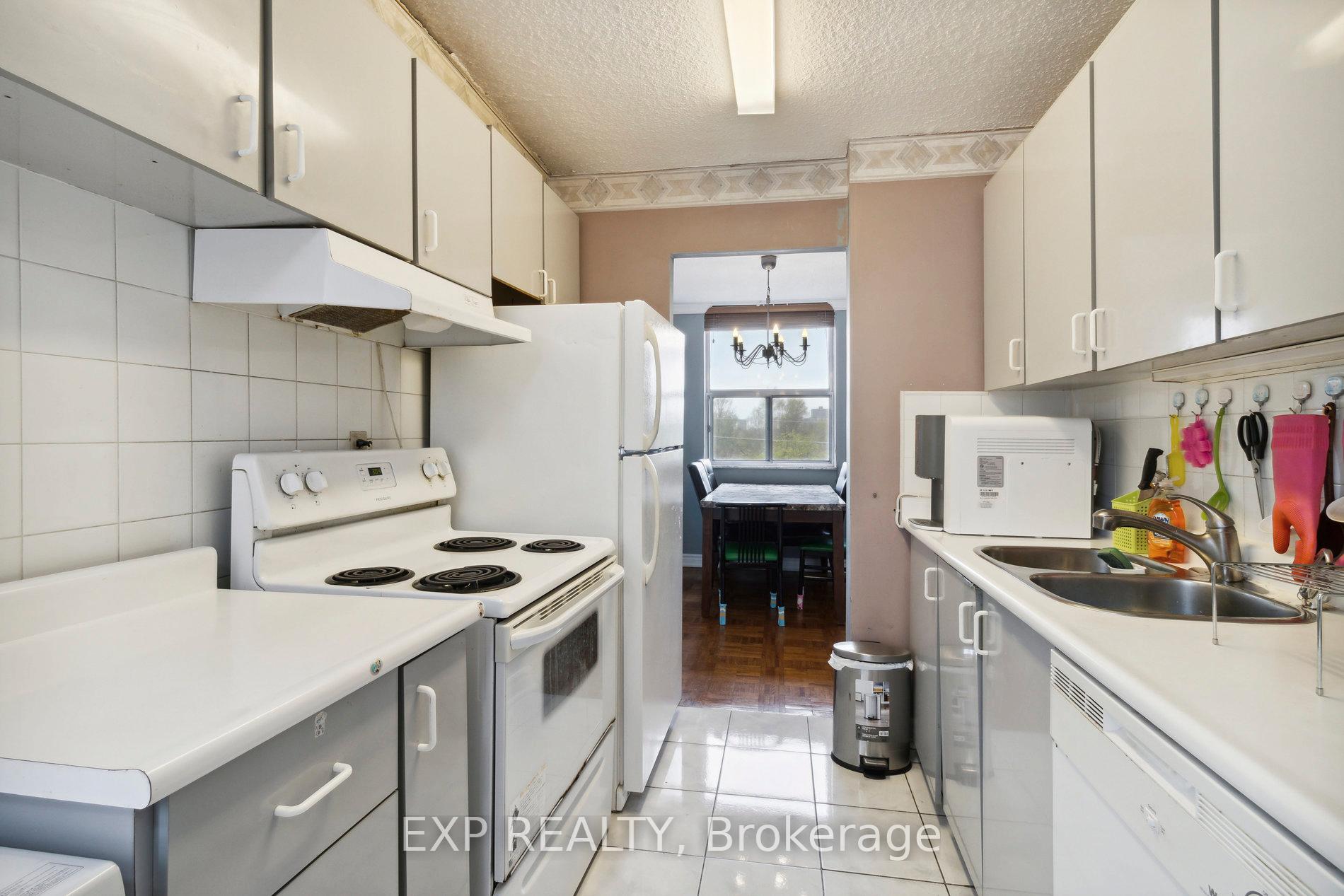 3 Bedrooms Condo at 205 Hilda, Toronto For sale