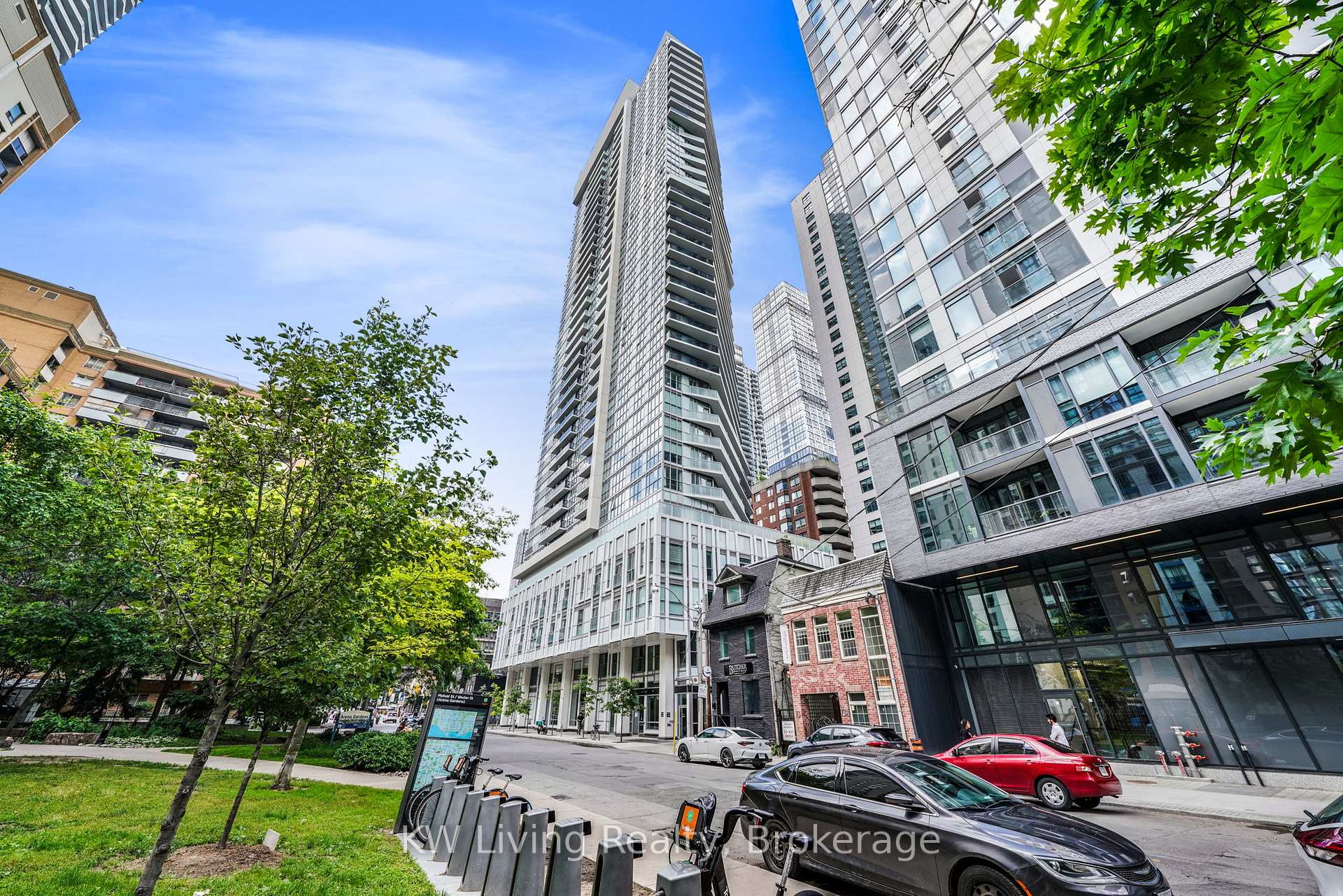 2 Bedrooms Condo at 77 Mutual,  Toronto For sale