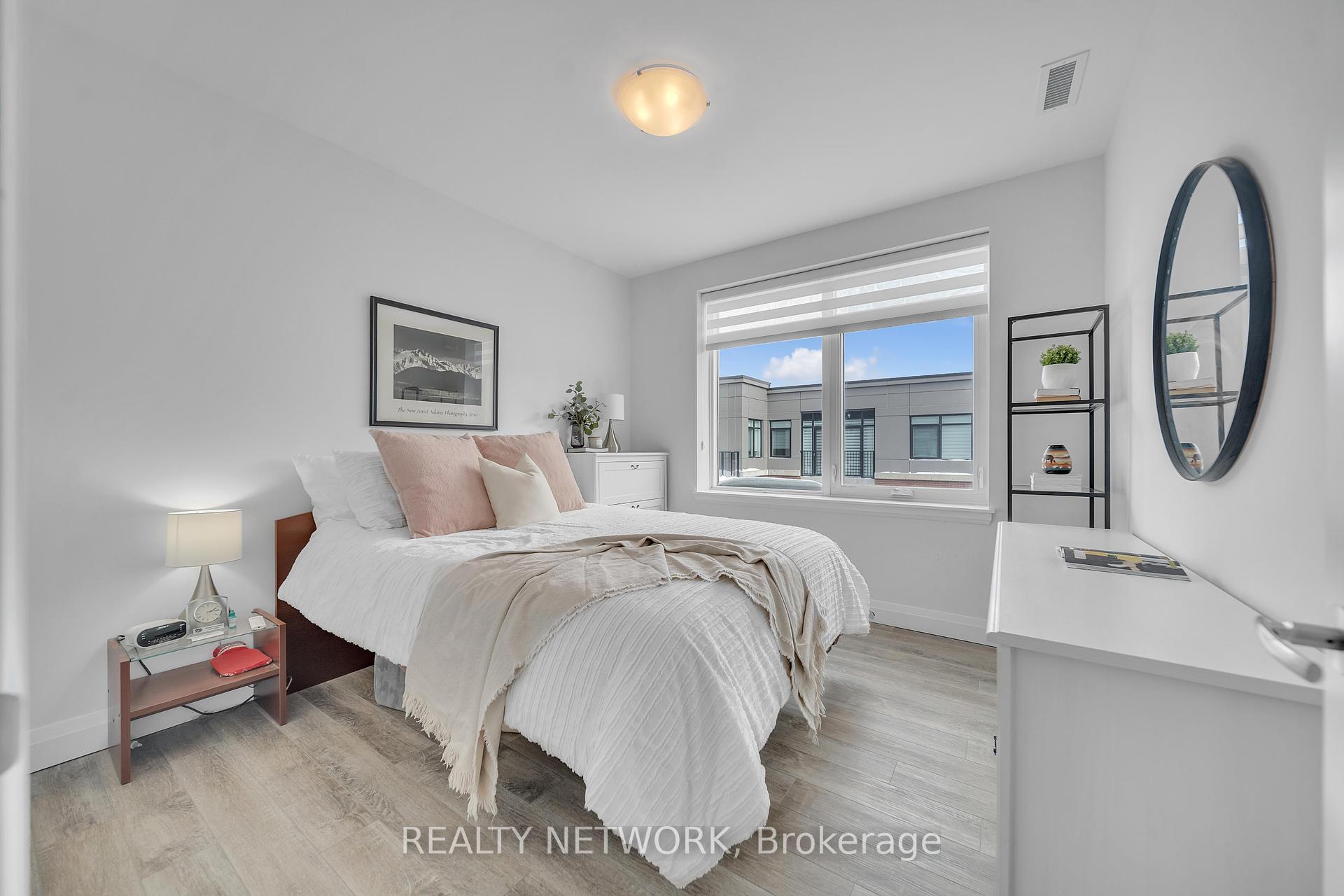 2 Bedrooms Condo at 1 Redfern, Hamilton For sale