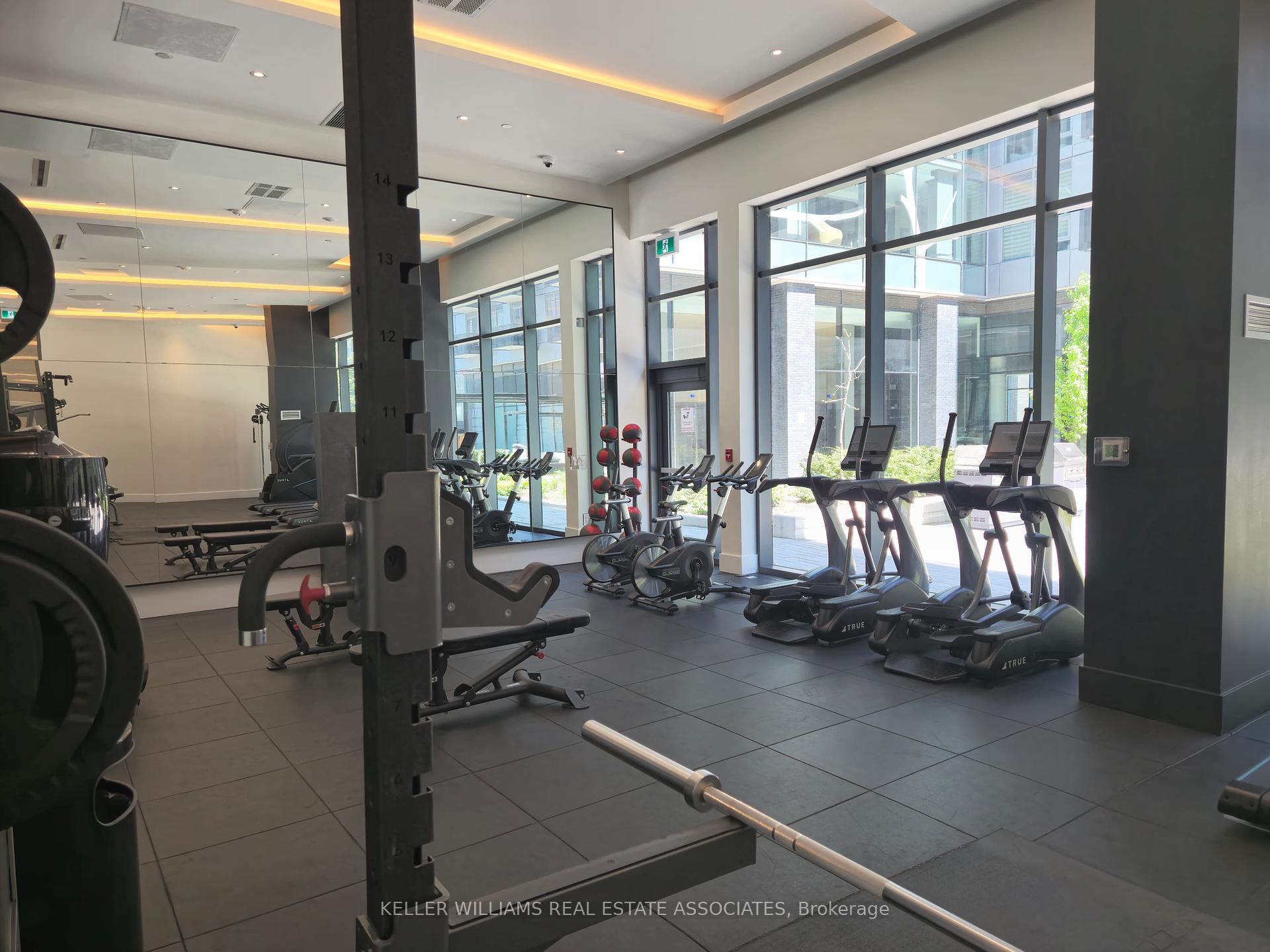 2 Bedrooms Condo at 2450 Old Bronte, Oakville For sale