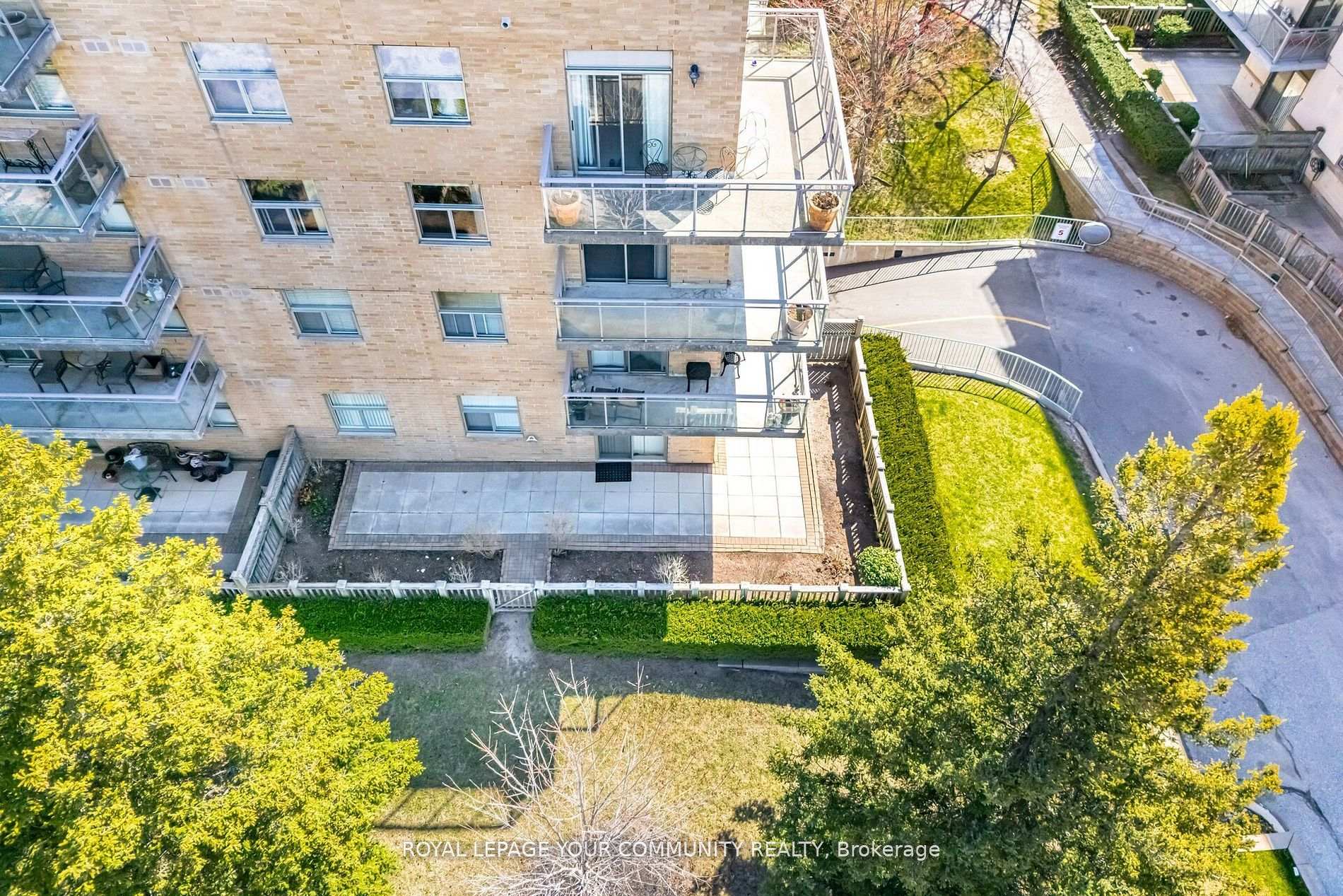 2 Bedrooms Condo at 2502 Rutherford, Vaughan For sale