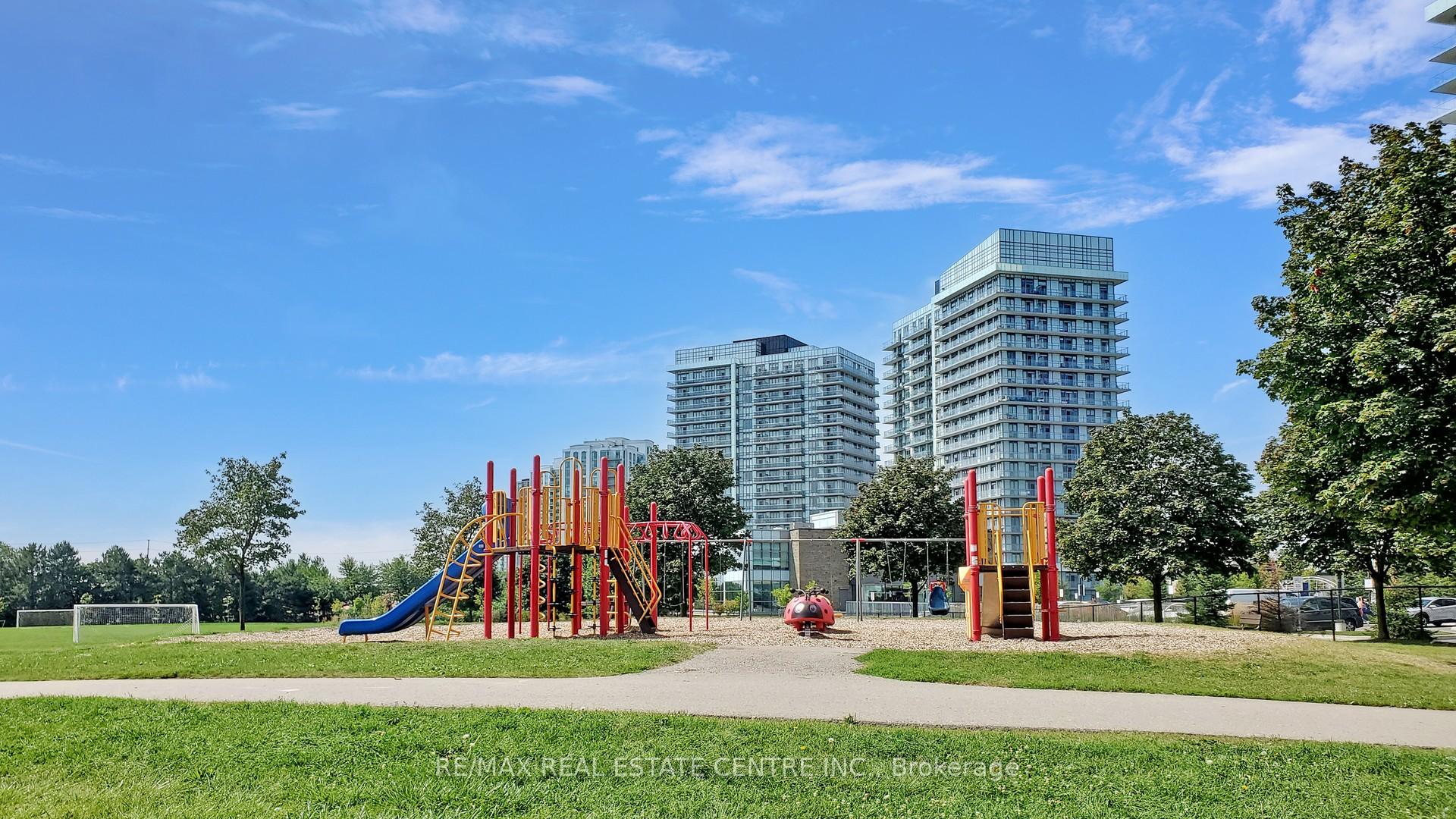 3 Bedrooms Condo at 4655 Metcalfe,  Mississauga For sale