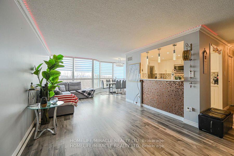 3 Bedrooms Condo at 5 Rowntree, Toronto For sale