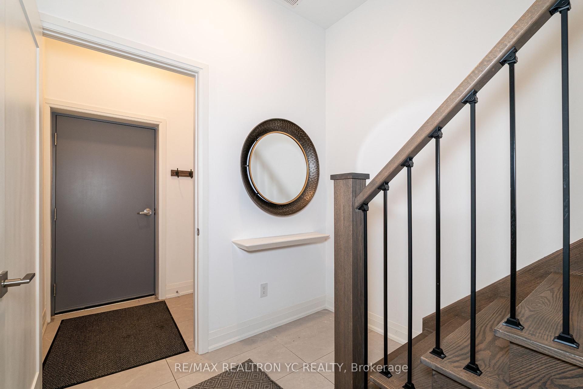 4 Bedrooms Condo at 18 Greenbriar, Toronto For sale