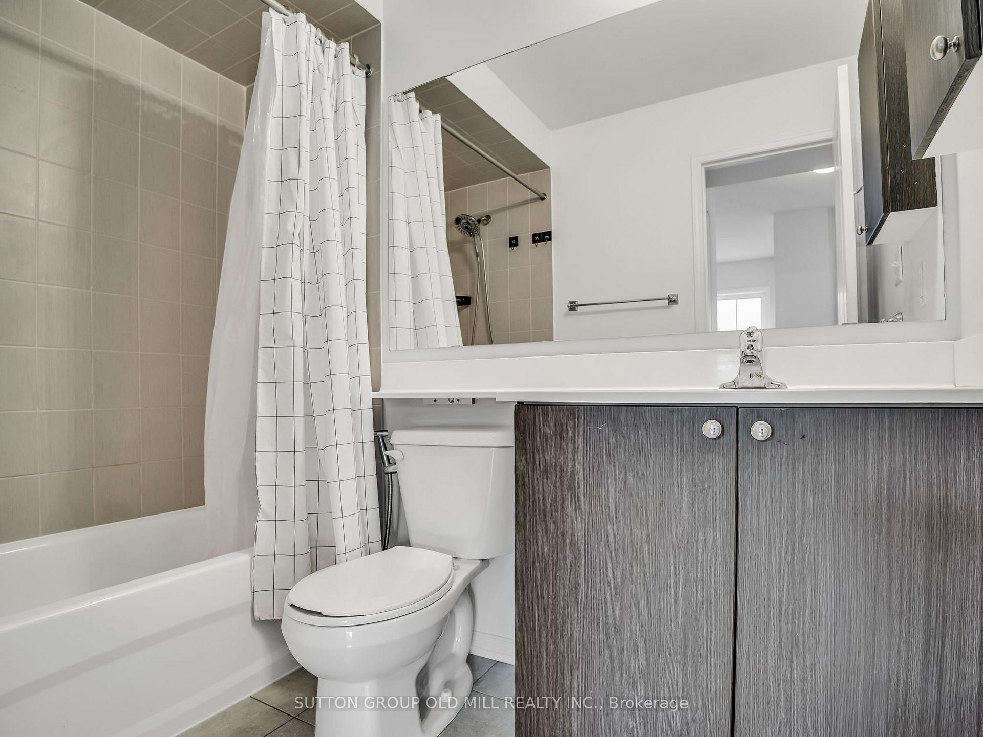 2 Bedrooms Condo at 43 Hays, Oakville For sale