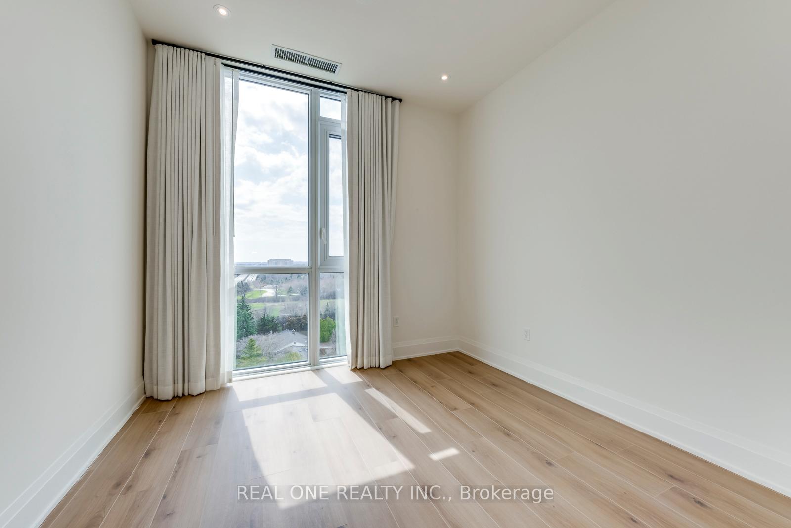 3 Bedrooms Condo at 509 Dundas, Oakville For sale