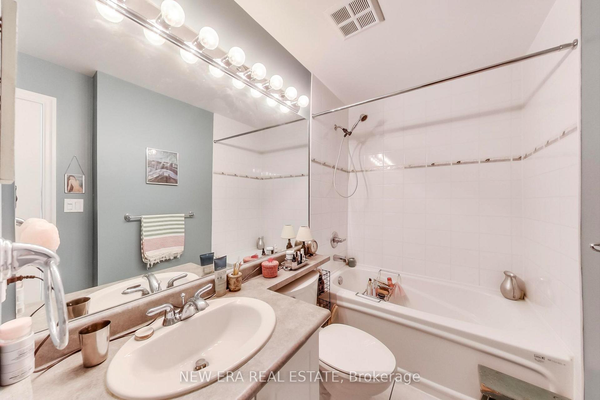 3 Bedrooms Condo at 1359 Rathburn, Mississauga For sale