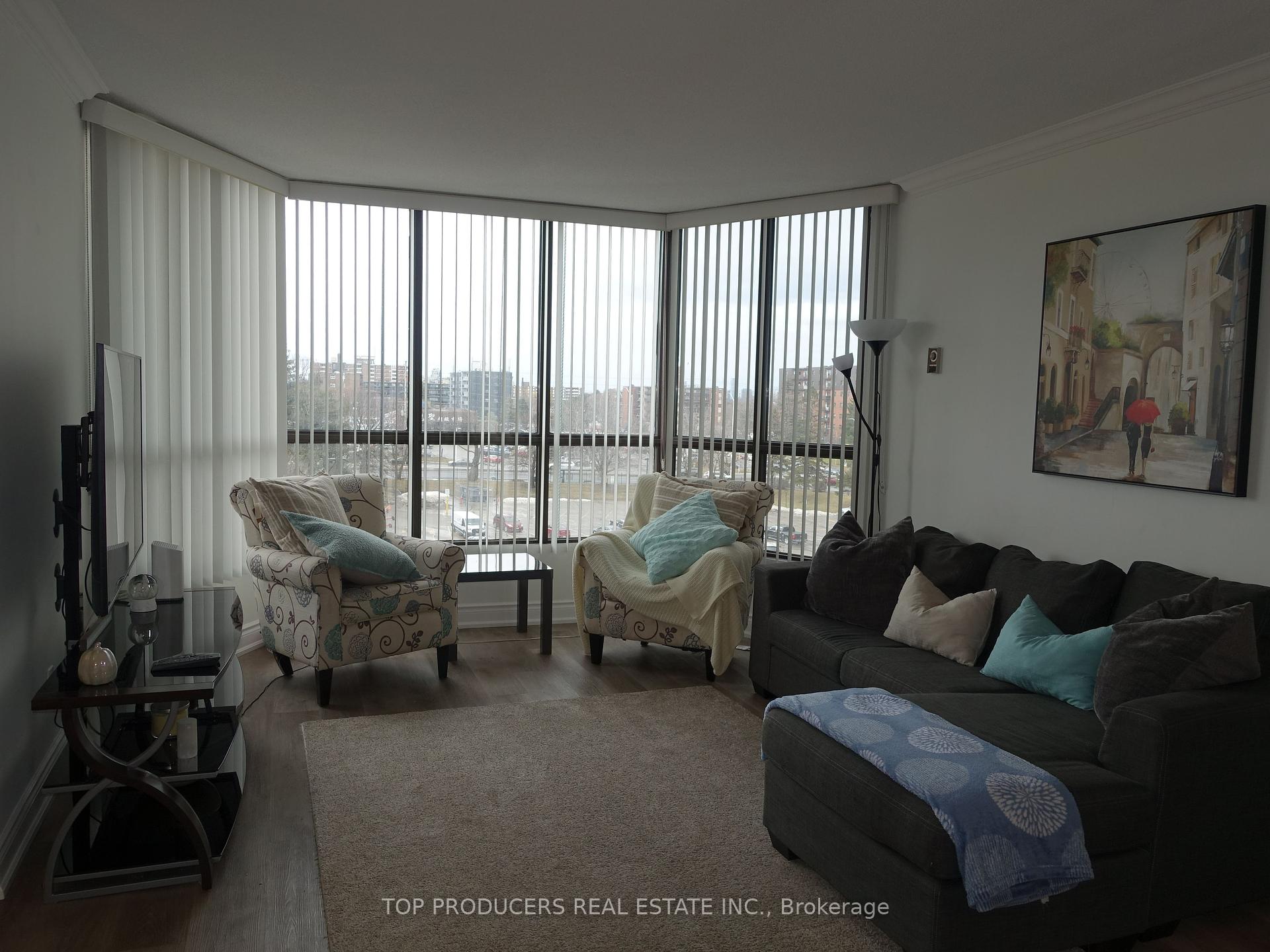 2 Bedrooms Condo at 1333 Bloor,  Mississauga For sale