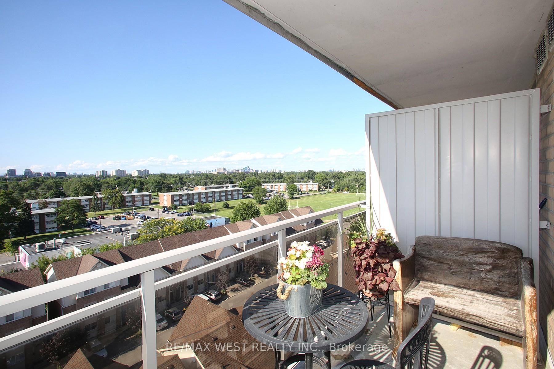 2 Bedrooms Condo at 650 Lawrence,  Toronto For sale