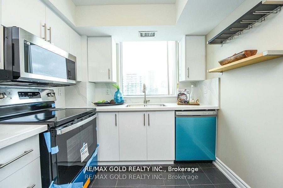 2 Bedrooms Condo at 30 Harrison Garden, Toronto For sale