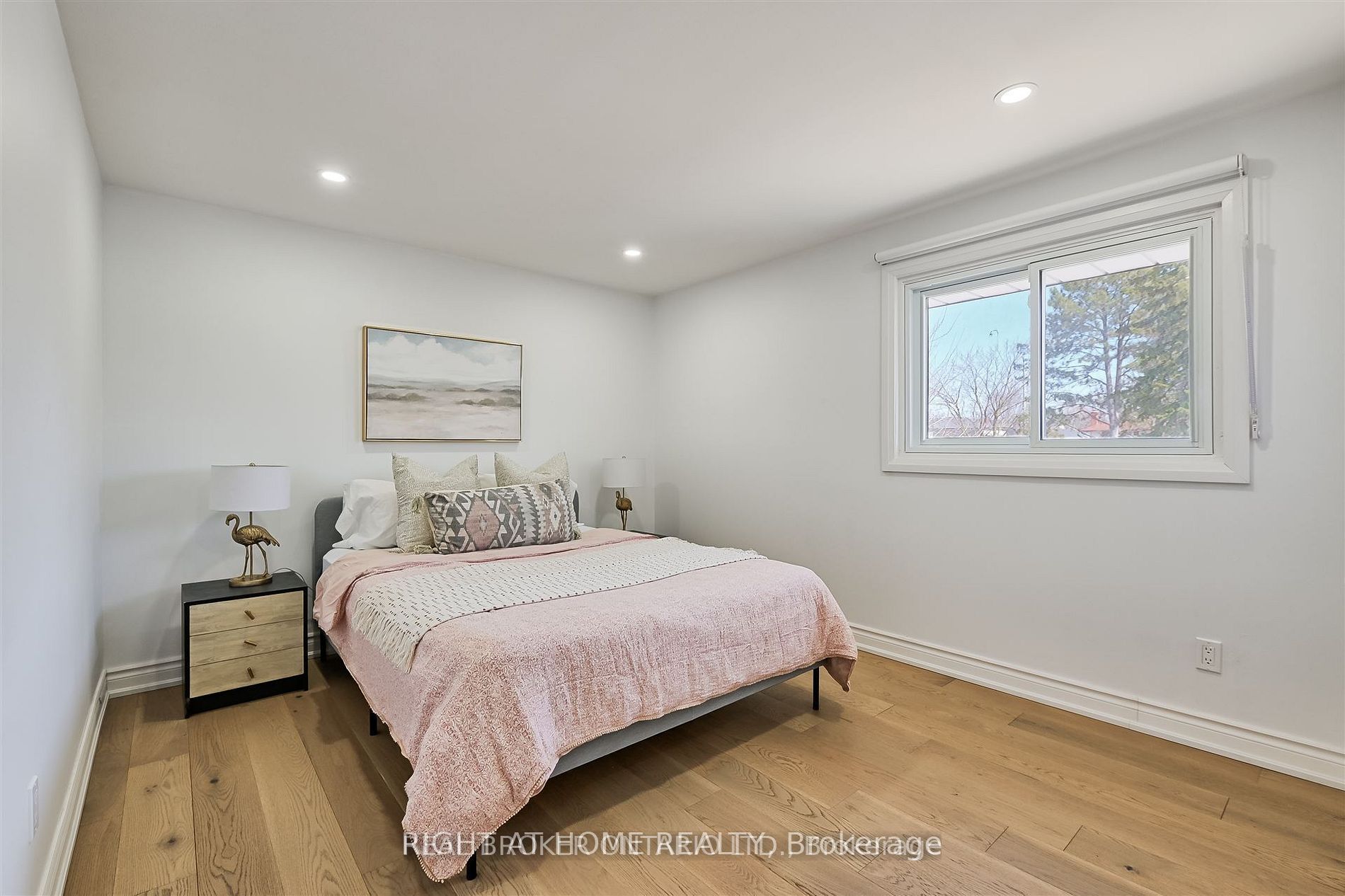 UPPER-778 Ashley Court
