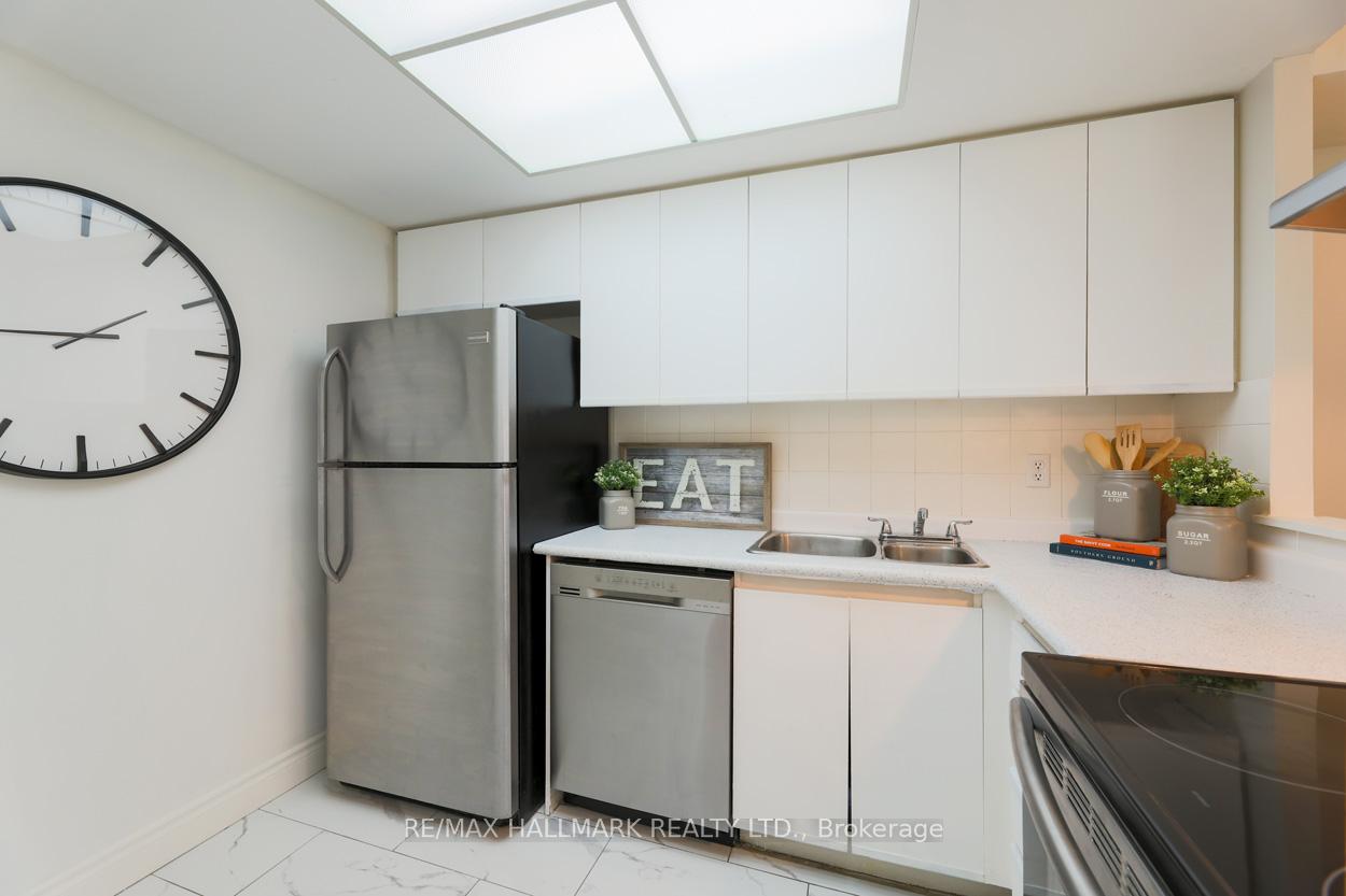 2 Bedrooms Condo at 1 Greystone Walk, Toronto For sale