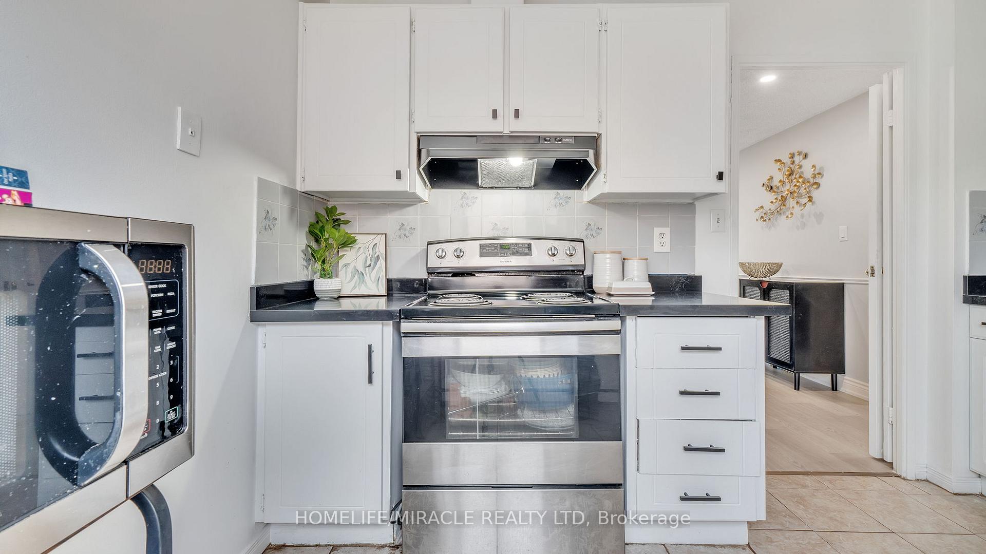 3 Bedrooms Condo at 91 Muir, Toronto For sale