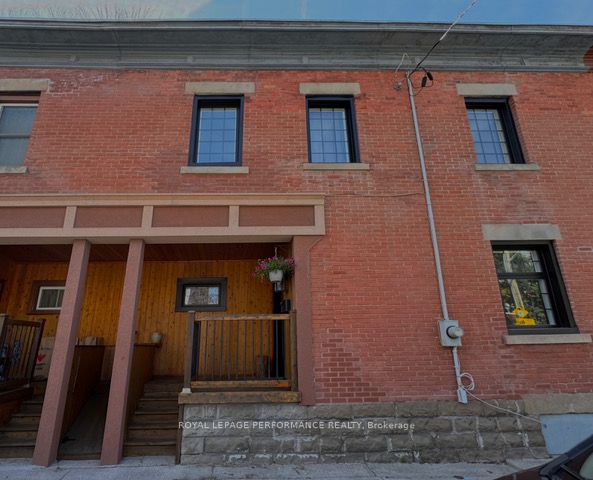 327 Crichton