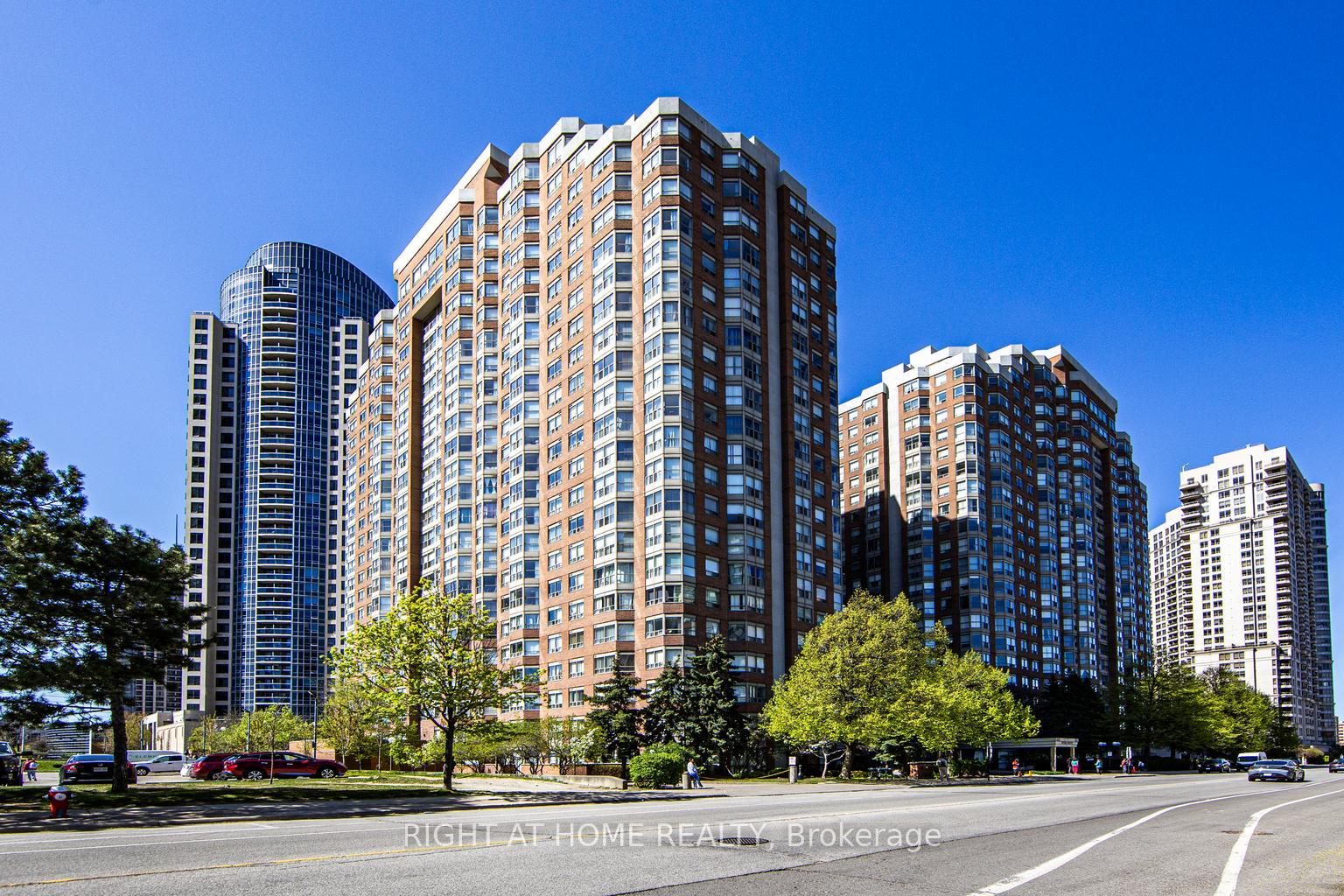 2 Bedrooms Condo at 335 Webb, Mississauga For sale