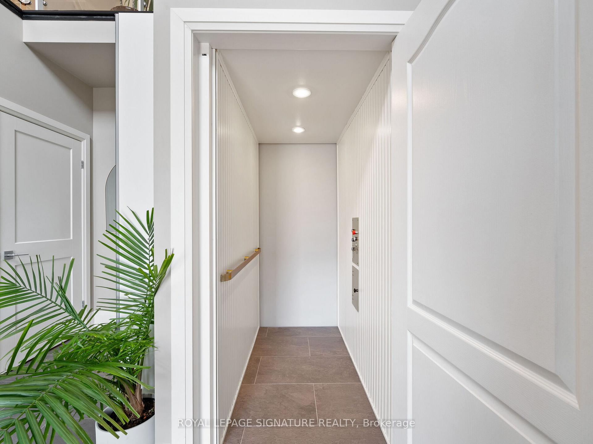 3 Bedrooms Condo at 484 Millen,  Hamilton For sale