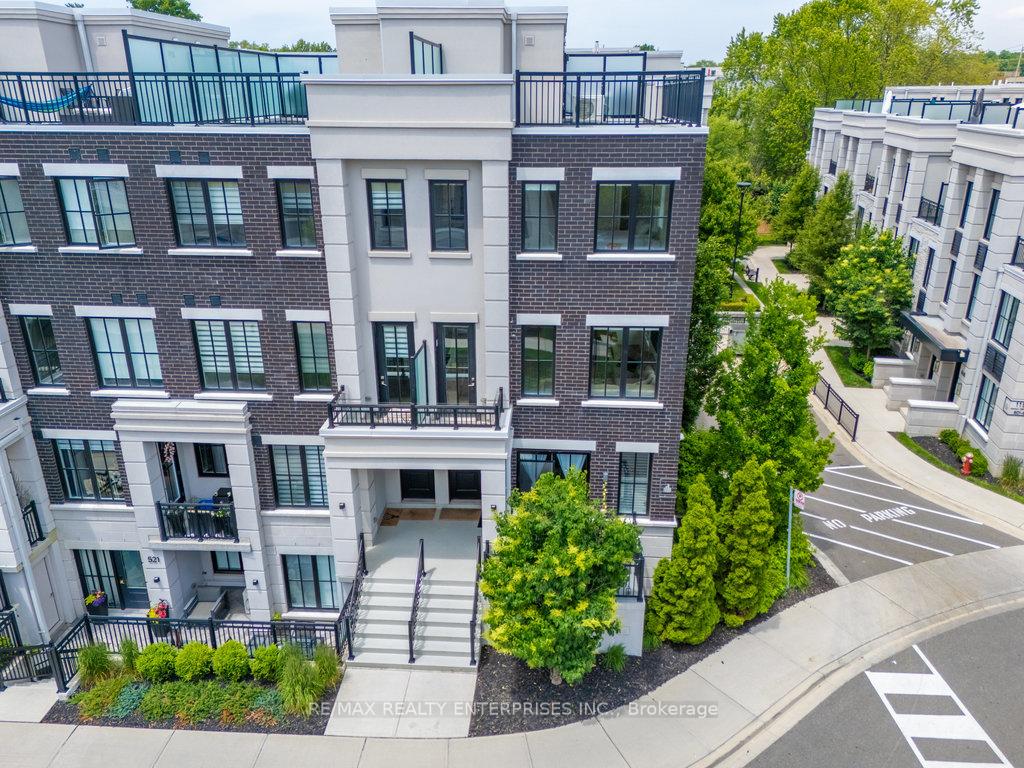 2 Bedrooms Condo at 657 Cricklewood, Mississauga For sale