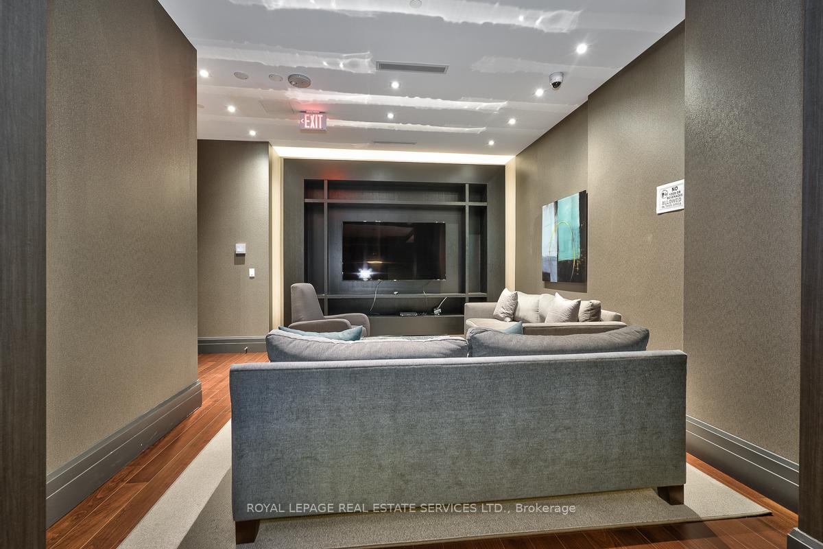 2 Bedrooms Condo at 65 Speers,  Oakville For sale