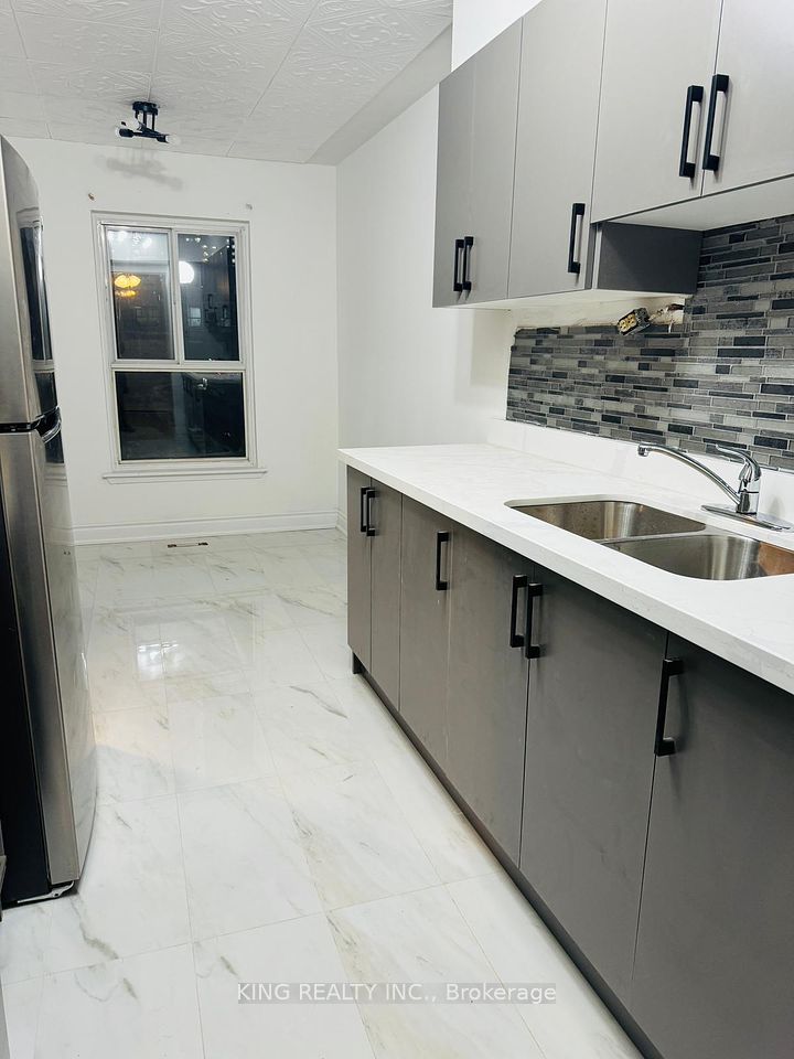 191 Fleetwood Crescent, Brampton, ON L6T 2E6