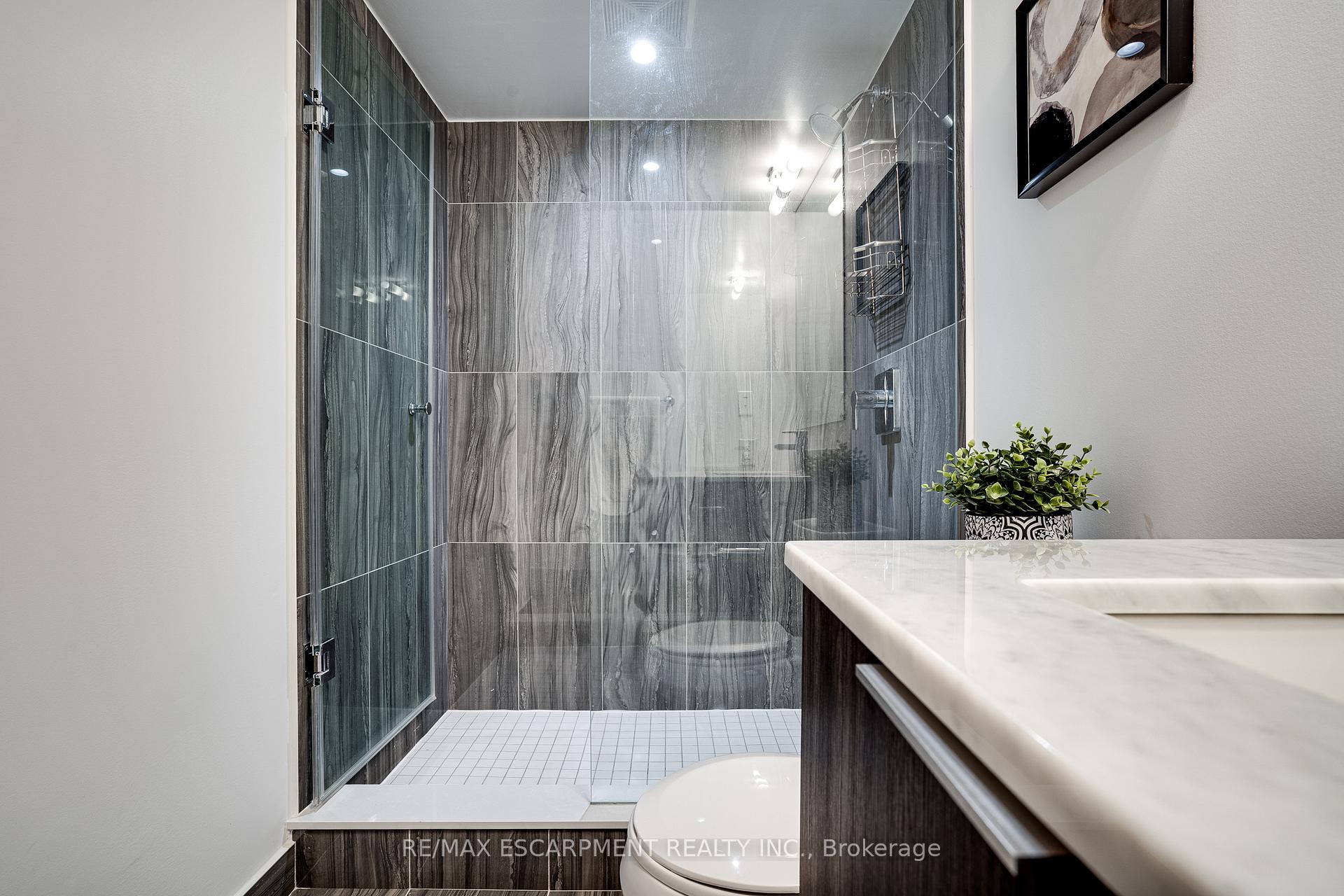 3 Bedrooms Condo at 955 BAY, Toronto For sale
