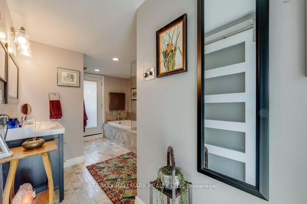 2 Bedrooms Condo at 2366 Queen, Toronto For sale