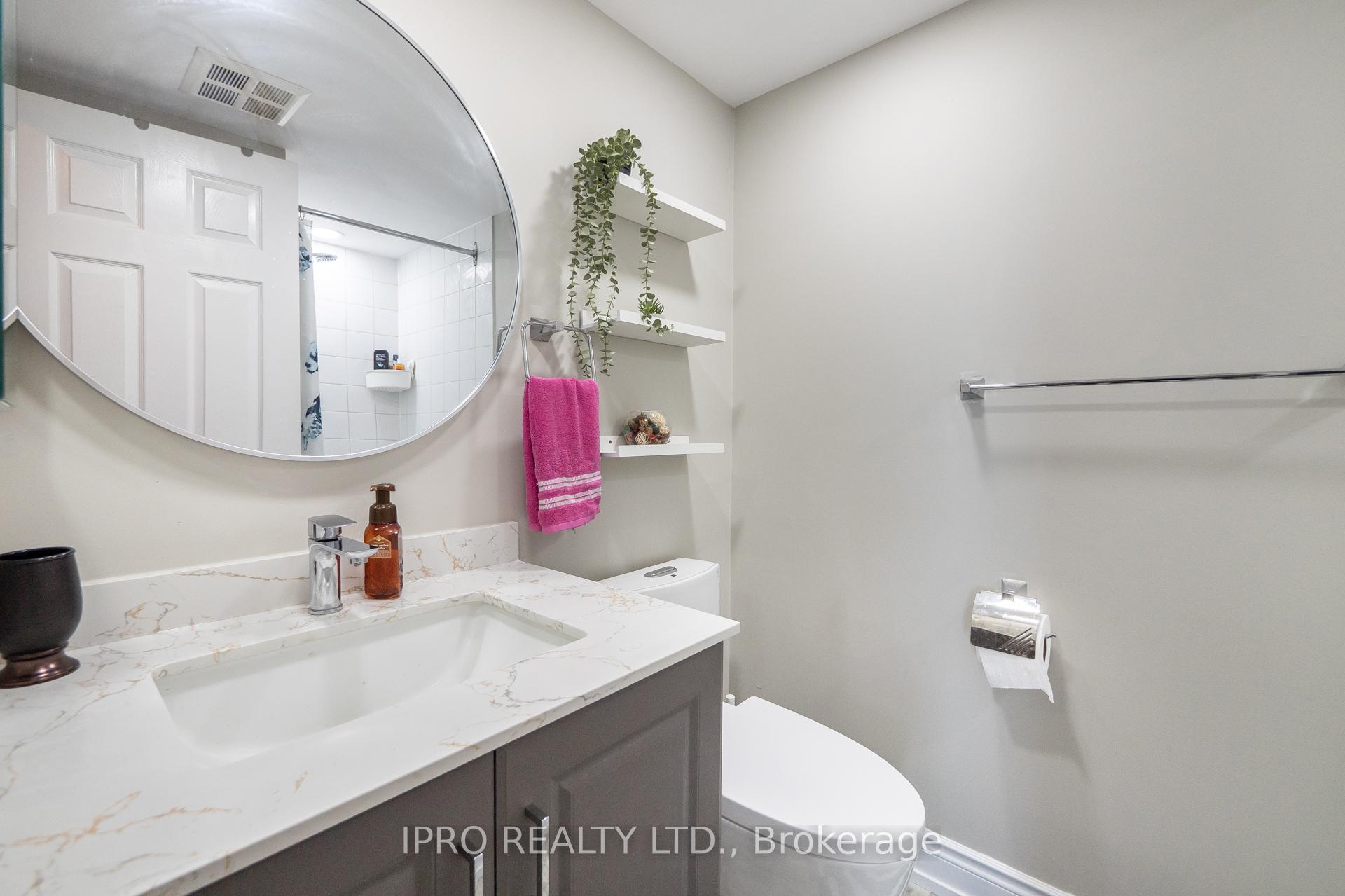 3 Bedrooms Condo at 4460 Tucana, Mississauga For sale