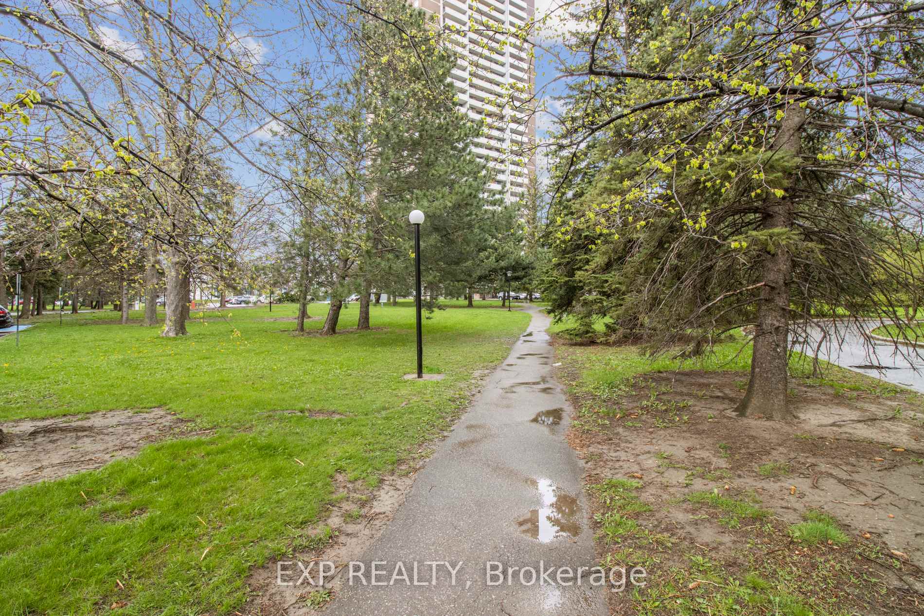 3 Bedrooms Condo at 205 Hilda, Toronto For sale