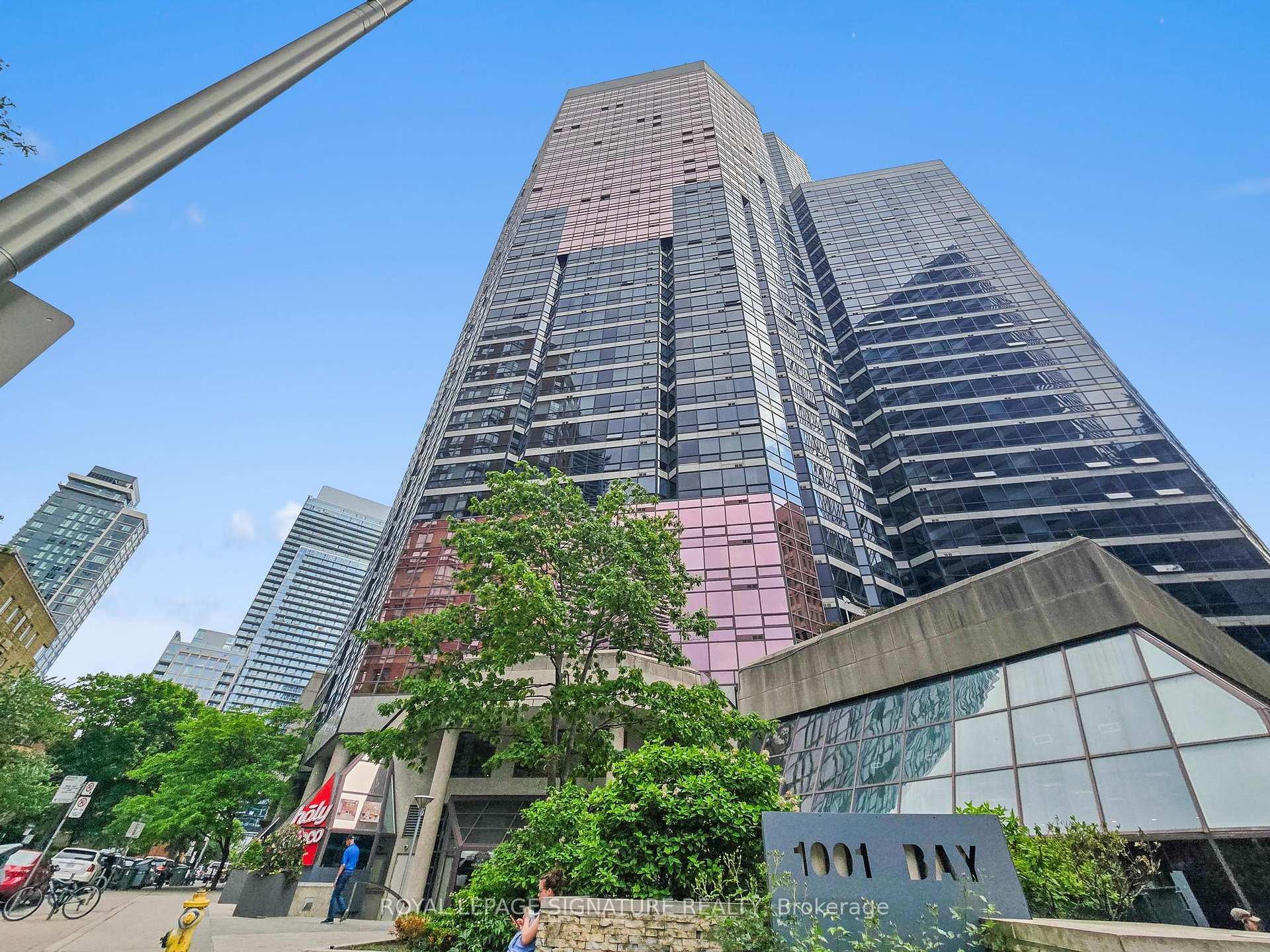 3 Bedrooms Condo at 1001 Bay, Toronto For sale