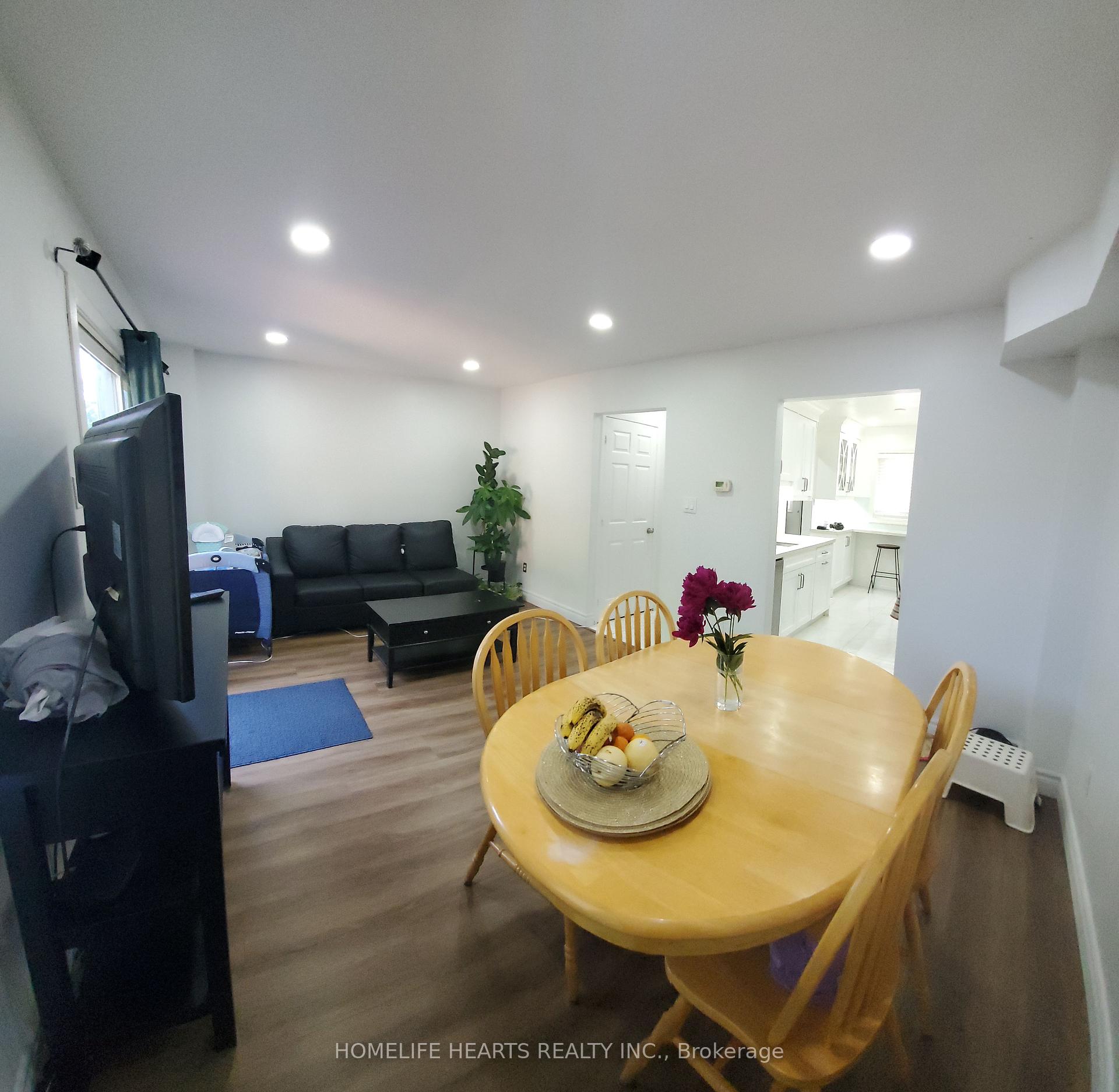 5 Bedrooms Condo at 50 Silverbell, Toronto For sale