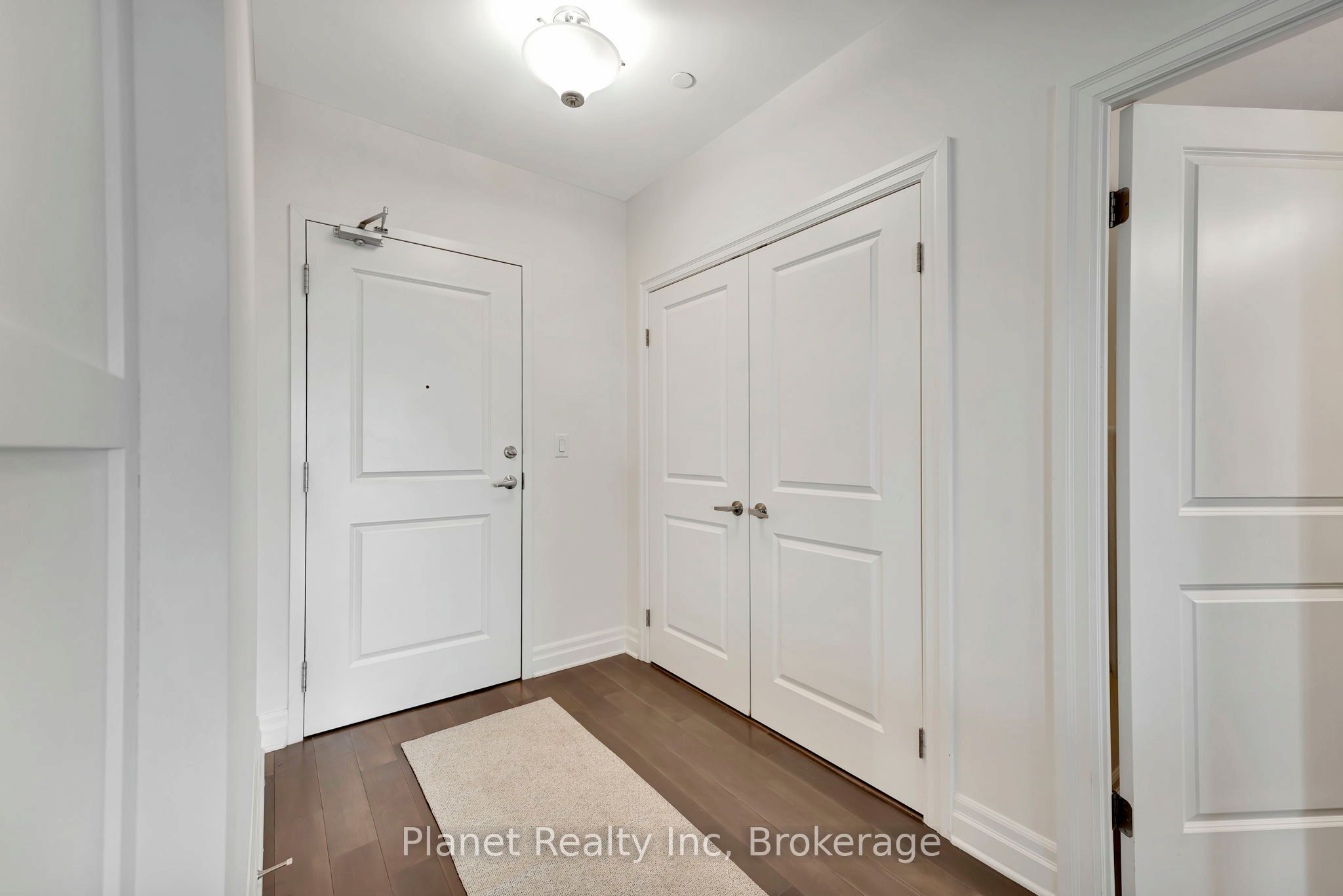 160 Macdonell Street, #906