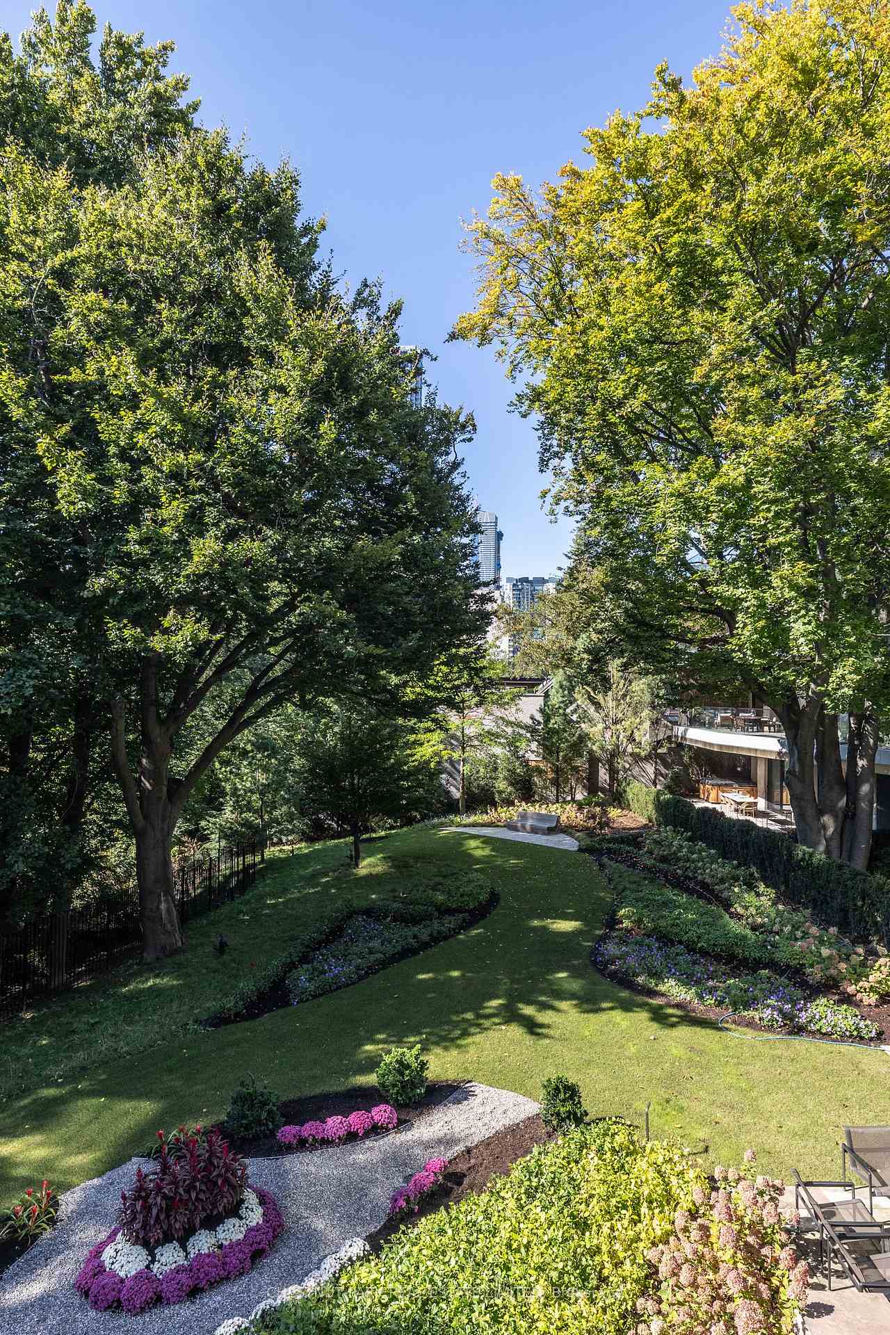 2 Bedrooms Condo at 7 Dale, Toronto For sale