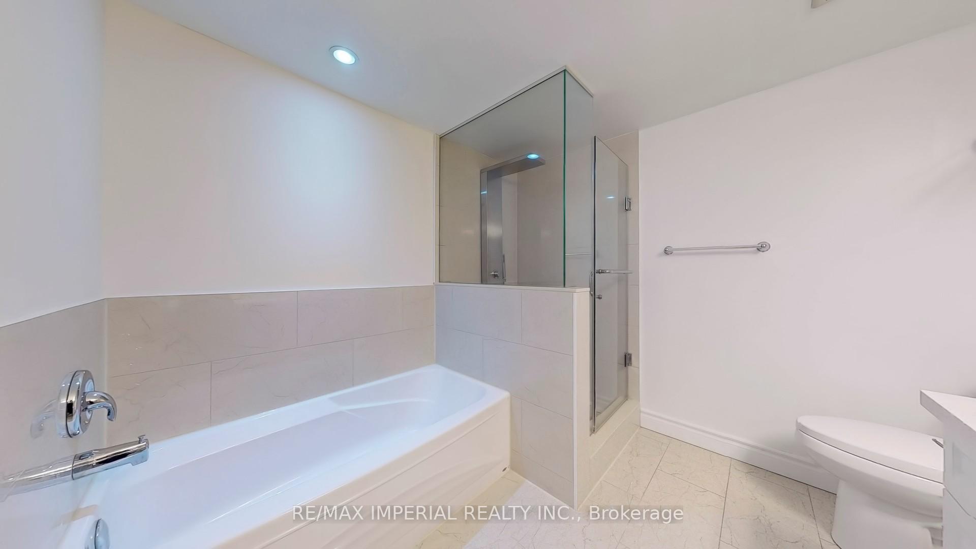 3 Bedrooms Condo at 18 Hollywood, Toronto For sale