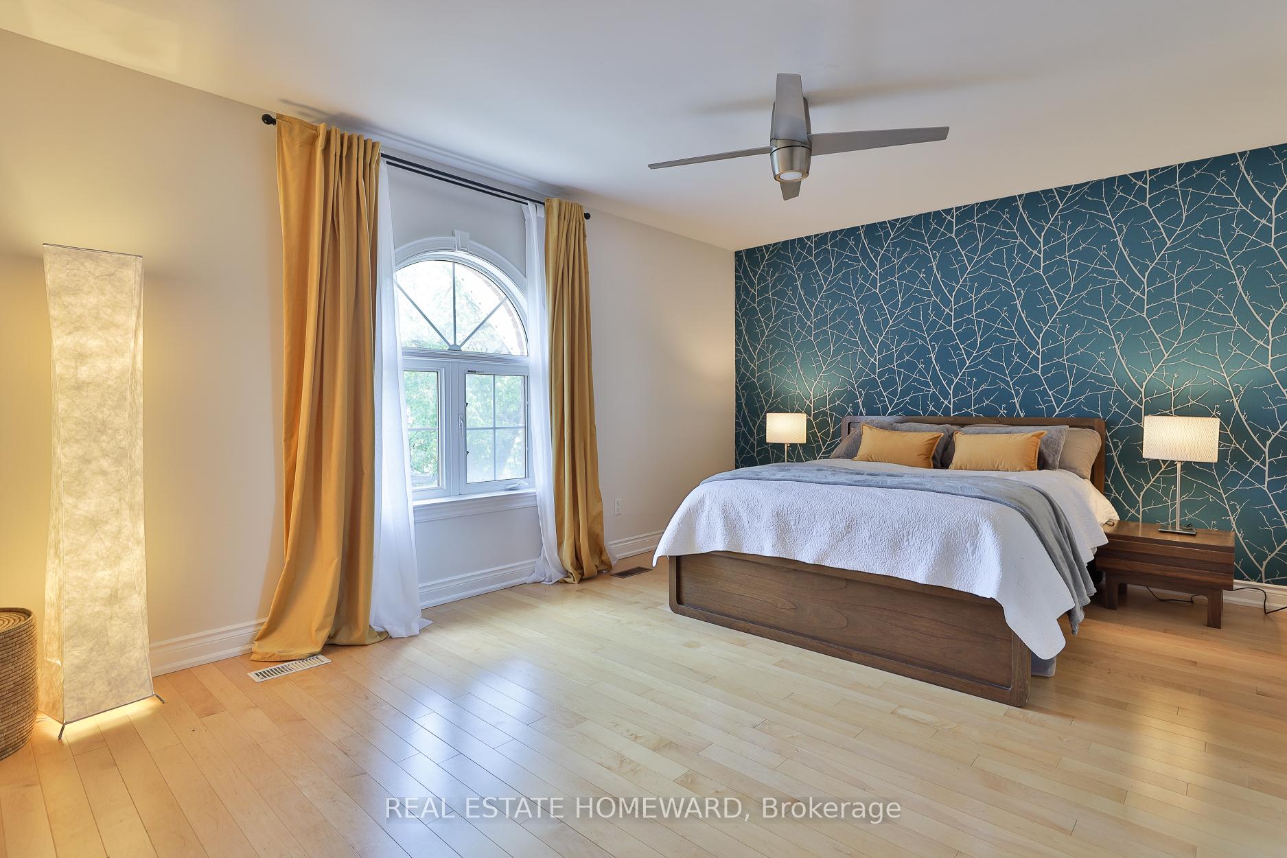 3 Bedrooms Condo at 36 Rusholme Park, Toronto For sale