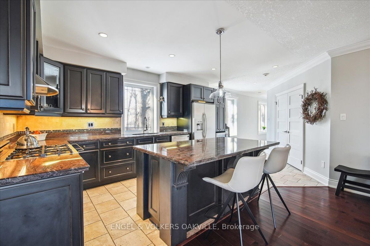 390 Upper Middle Road E, #306
