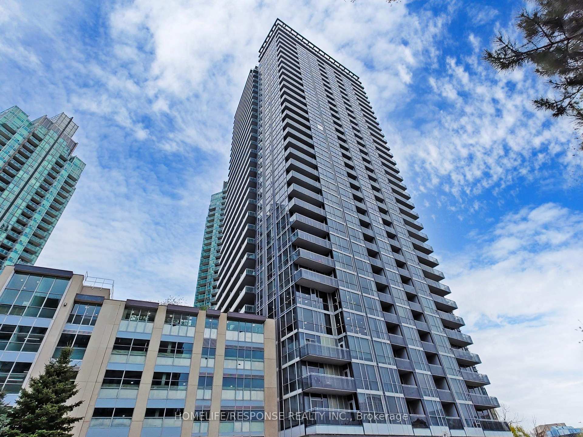 2 Bedrooms Condo at 223 WEBB, Mississauga For sale