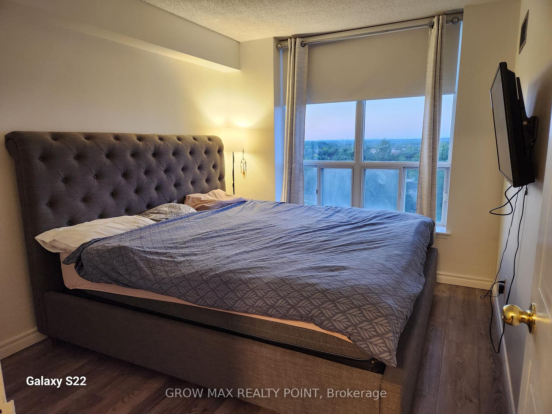 2 Bedrooms Condo at 410 Mclevin,  Toronto For sale