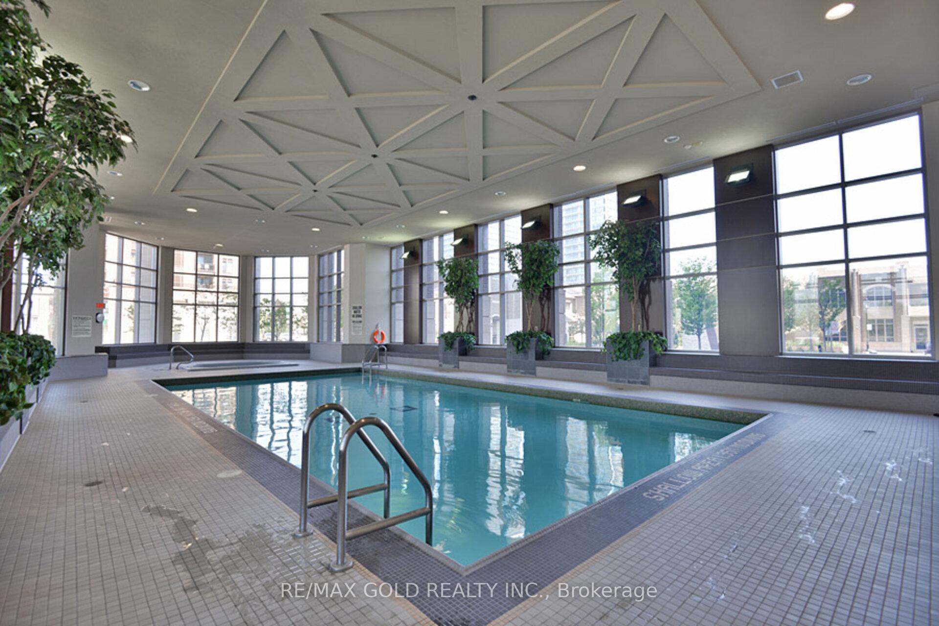 3 Bedrooms Condo at 388 Prince Of Wales, Mississauga For sale