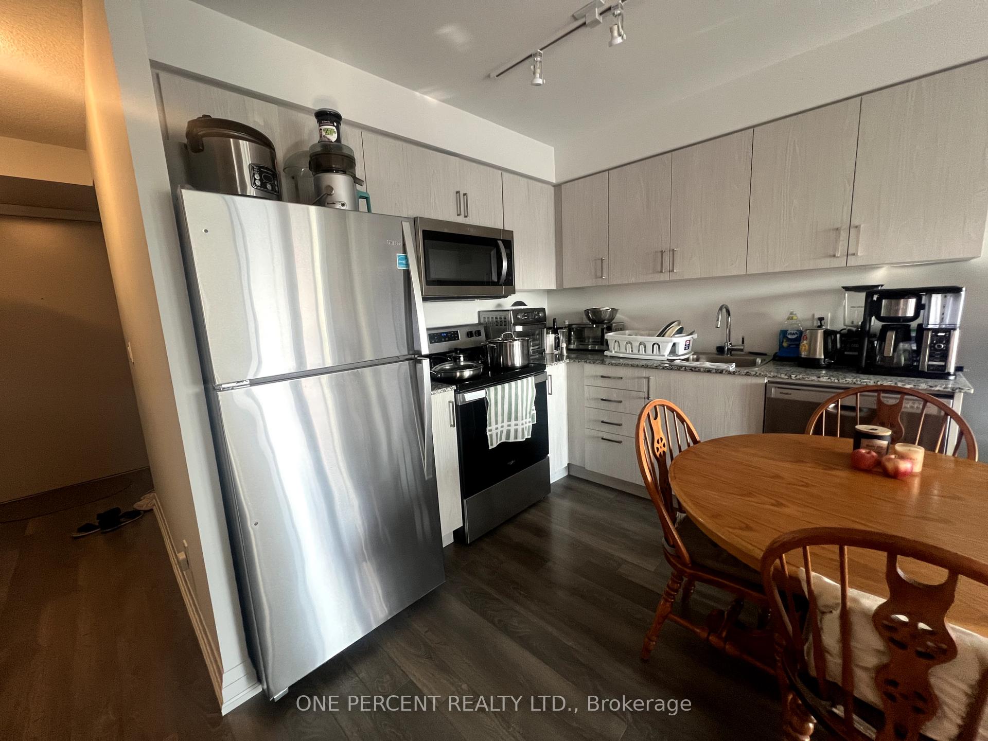2 Bedrooms Condo at 20 Meadowglen, Toronto For sale