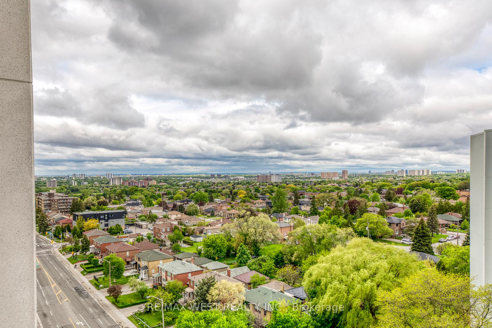 3 Bedrooms Condo at 1461 Lawrence, Toronto For sale