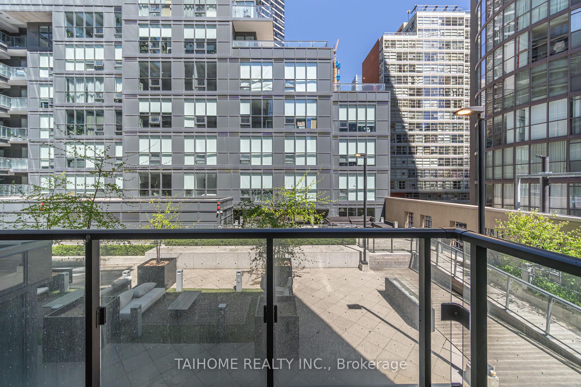 2 Bedrooms Condo at 955 Bay, Toronto For sale
