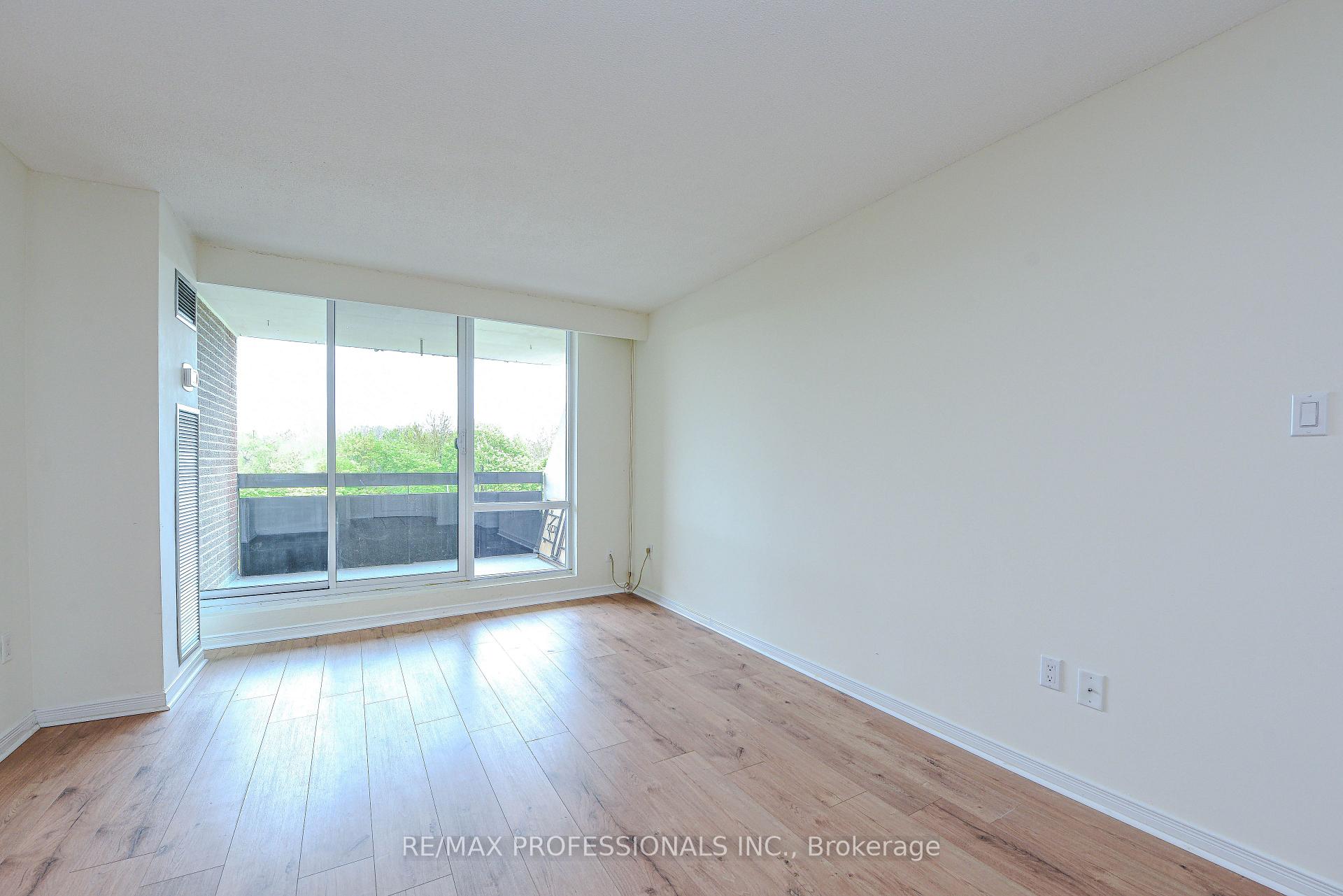 3 Bedrooms Condo at 362 The East Mall, Toronto For sale