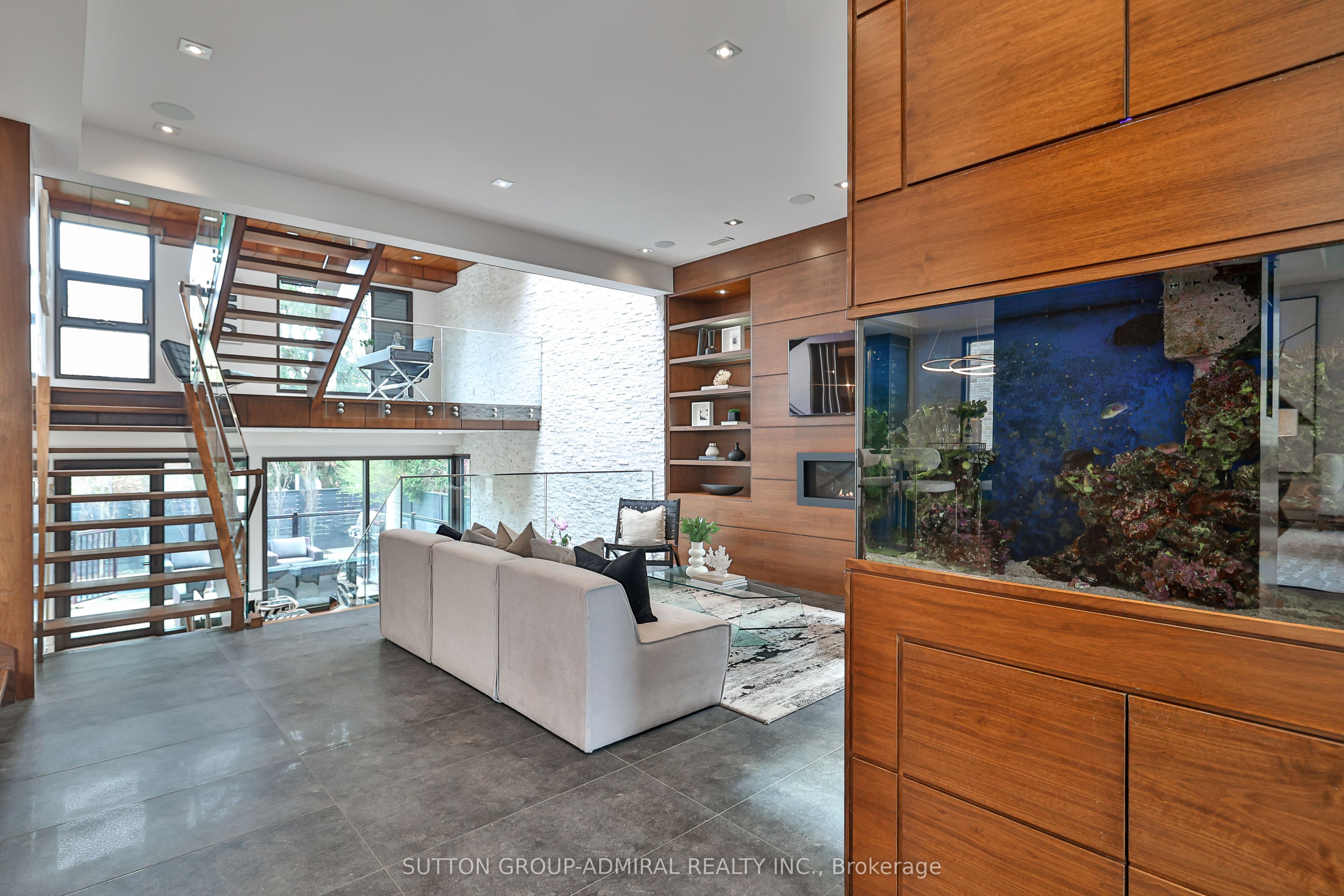 415 Douglas Avenue, Toronto, ON M5M 1H3