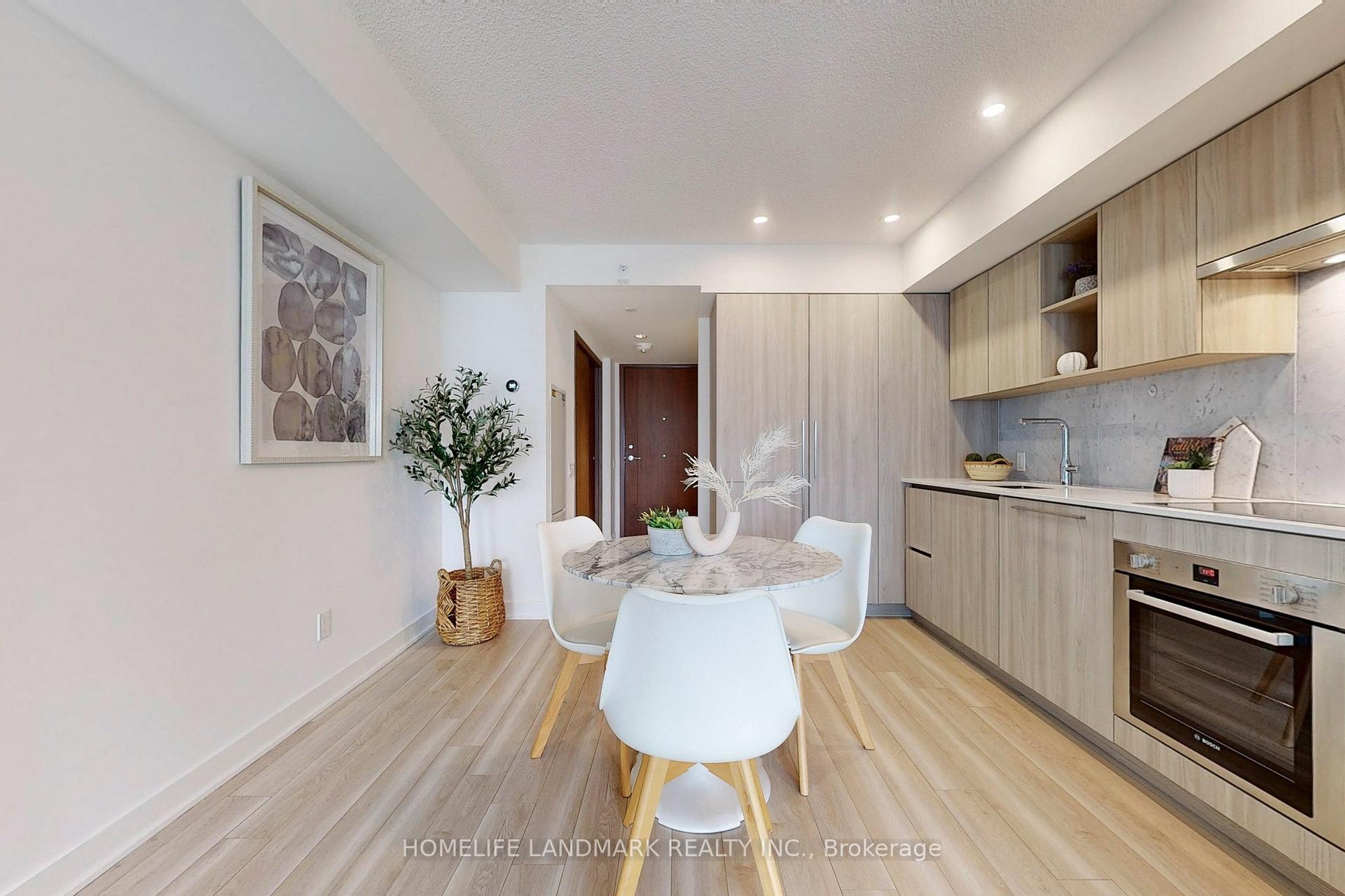 2 Bedrooms Condo at 17 Bathurst, Toronto For sale