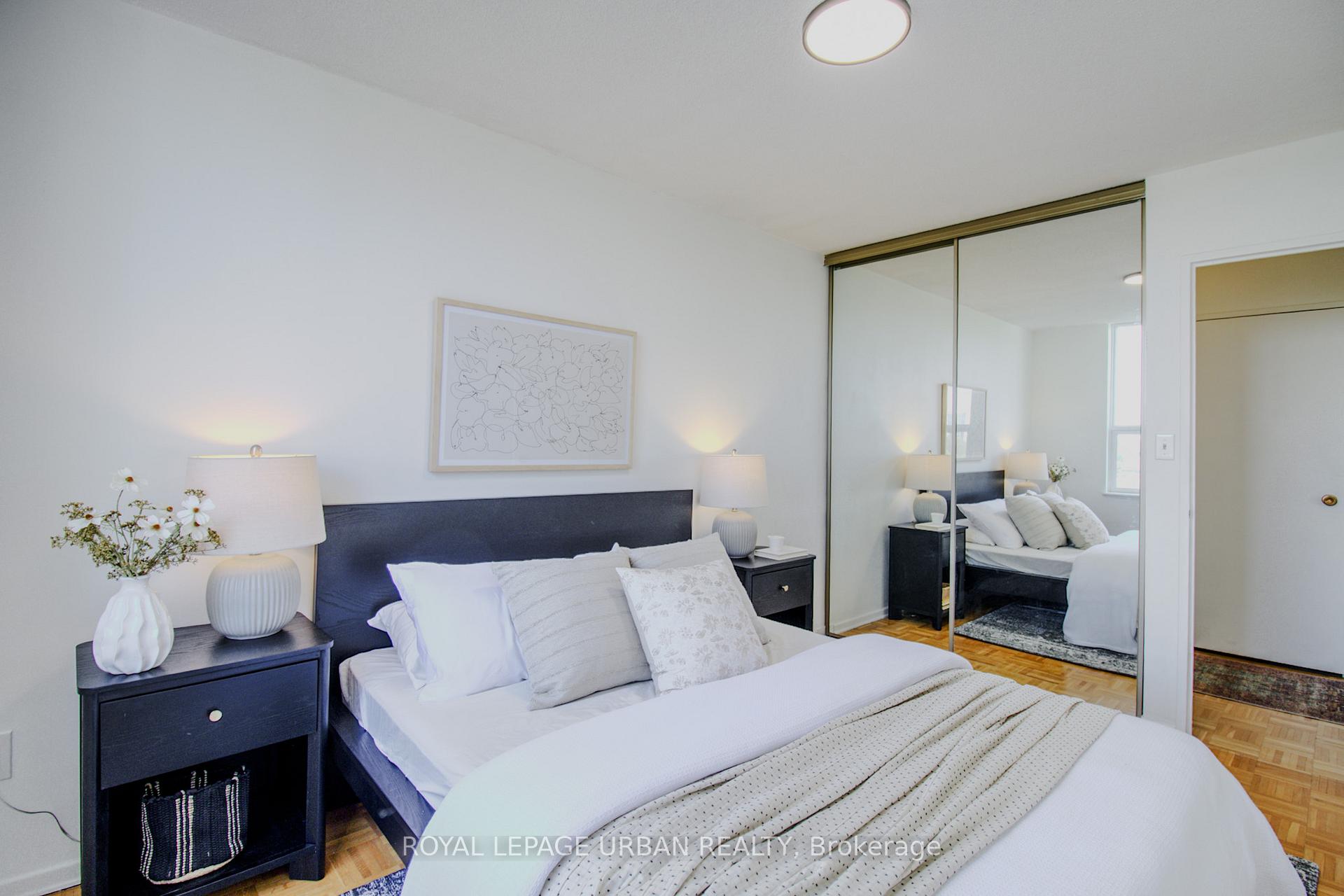3 Bedrooms Condo at 20 Edgecliff, Toronto For sale